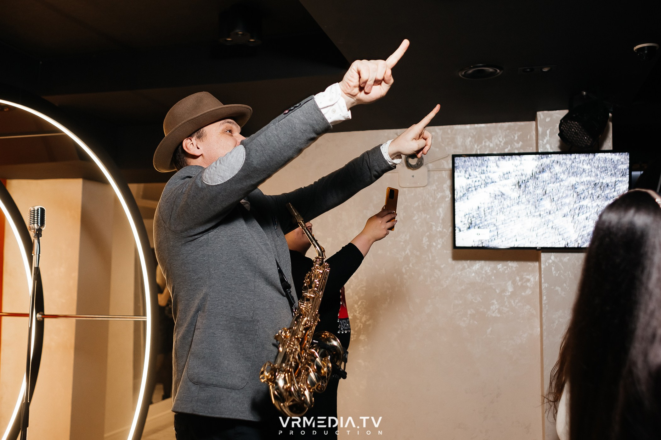 8 марта в караоке-ресторане «Голос»