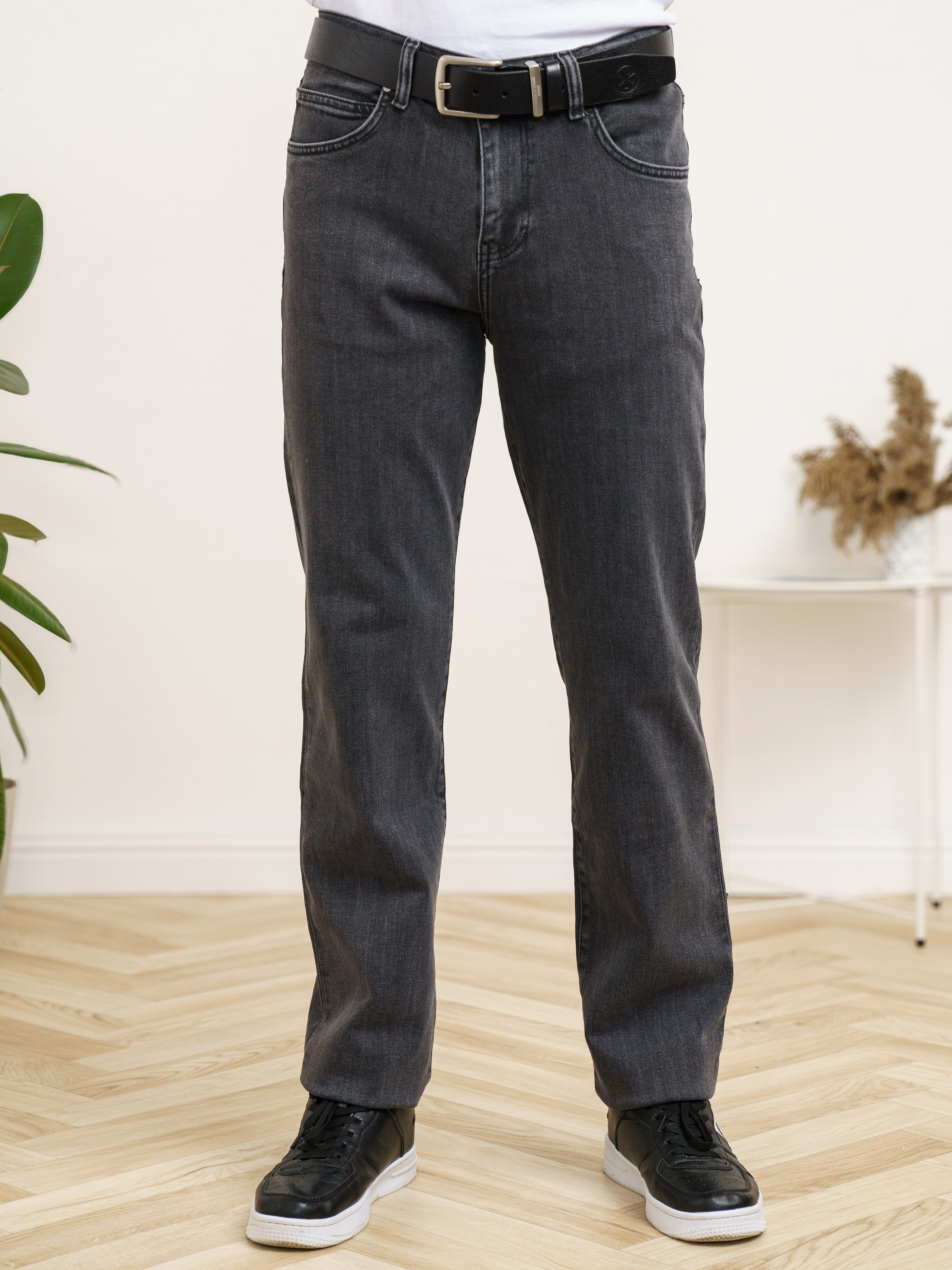 Джинсы, модель Алексей. KED Production — продакшн из СПб. Создаём фото, видео и контент, который помогает брендам и селлерам продавать больше