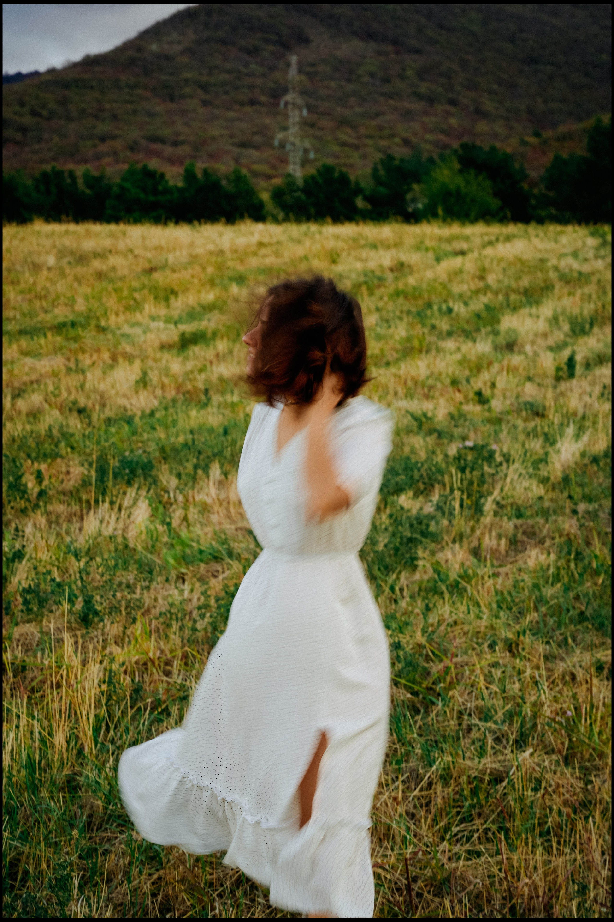В полях. VISUAL ARTIST · KRONGAUZ ANASTASIA