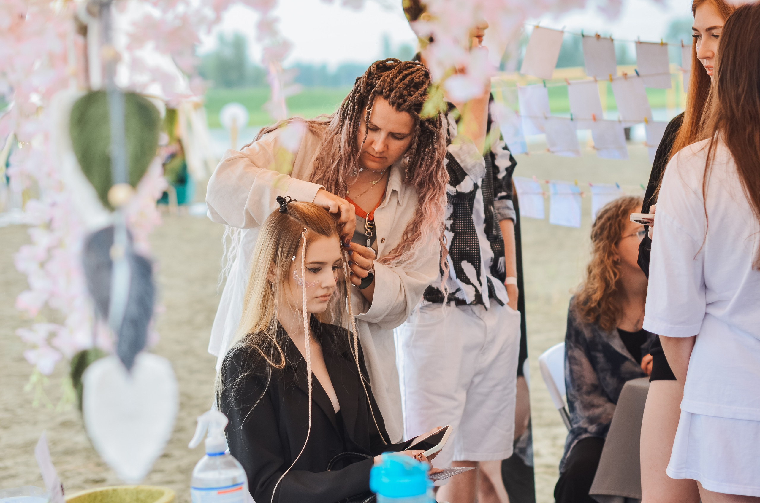 Фестиваль «Грань» 2025. Спортивная площадка. Денисова Аля — фотограф для парных съемок и индивидуальных историй в Барнауле