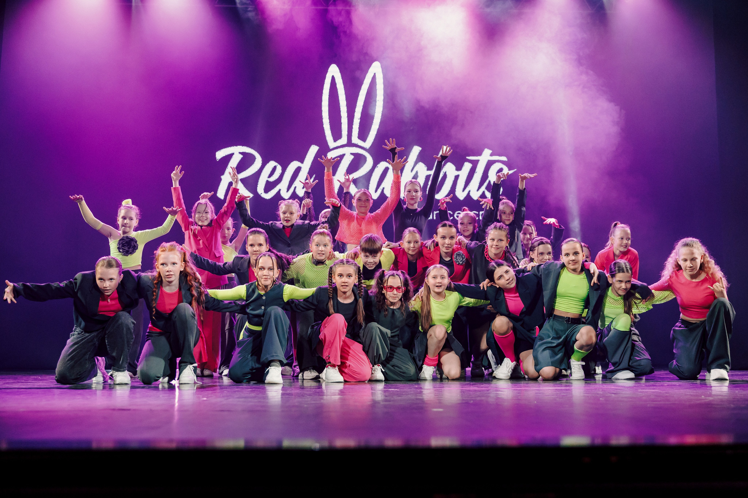 Отчётный концерт танцевальной школы «Red Rabbits» 2025. Лёшка Варзегов — фотограф