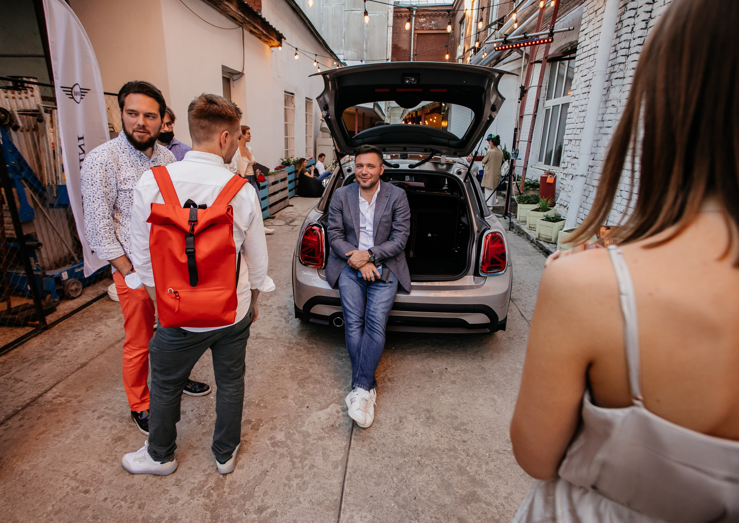 New MINI Cooper в Гоголь Центре. Репортажный, event, концертный и backstage фотограф из Москвы Виталий Кривцов