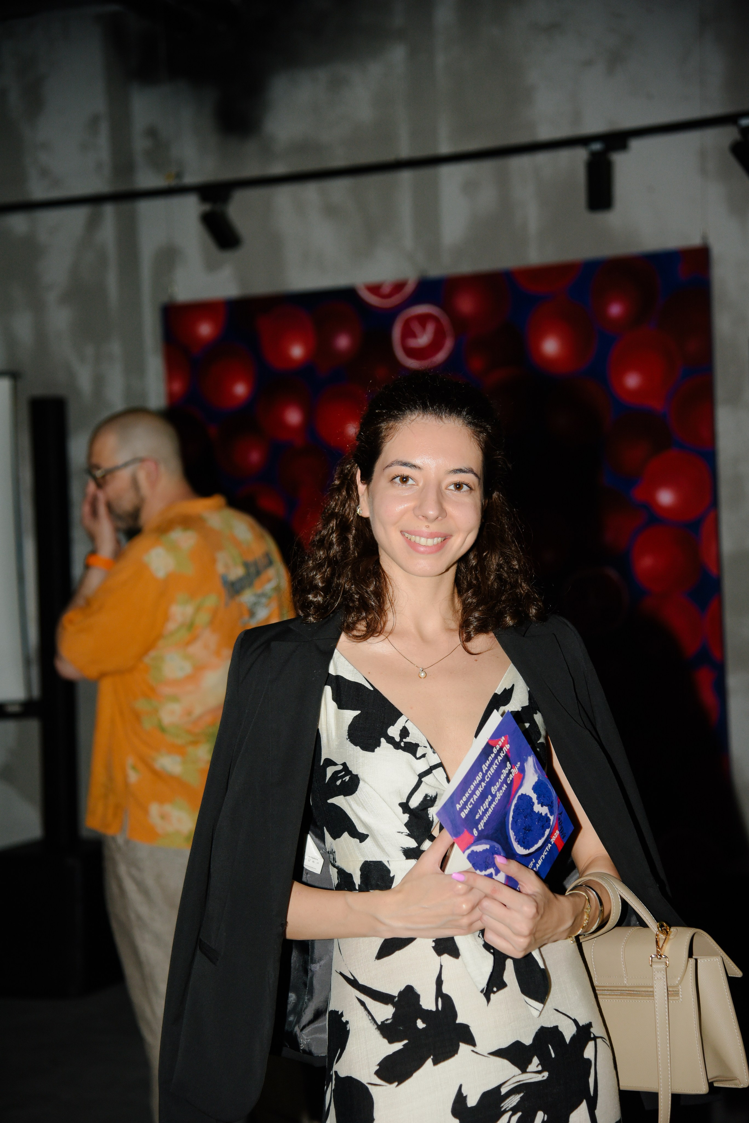 Александр Дильбази Игра взглядов в гранатовом саду. Фотограф Лола Волна, город Москва