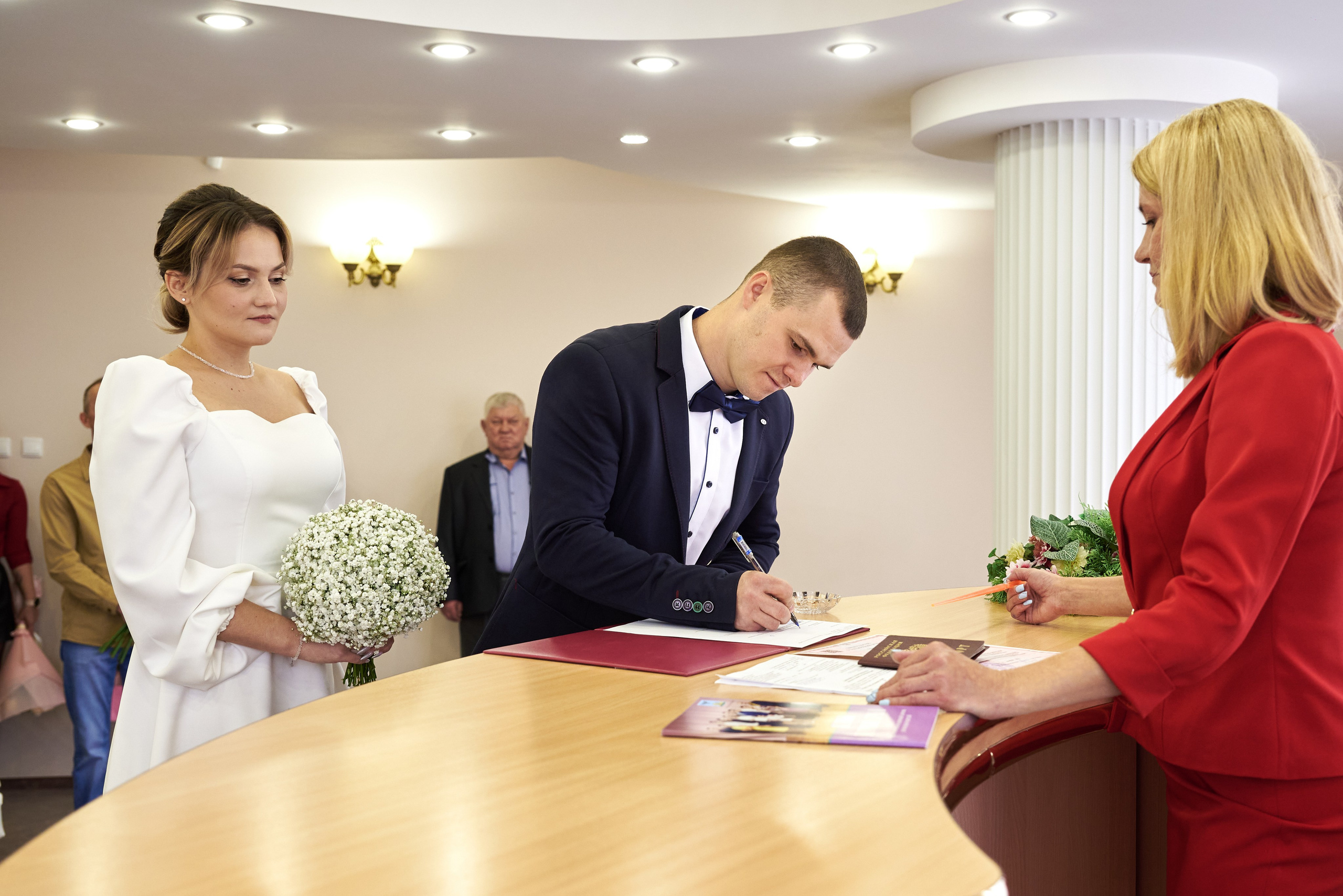 Фотограф Давыдов Алексей в Старом Осколе, фотосесия свадьбы. Профессиональный фотограф Старый Оскол, Губкин — свадьба, венчание, крещение, юбилей и день рождения