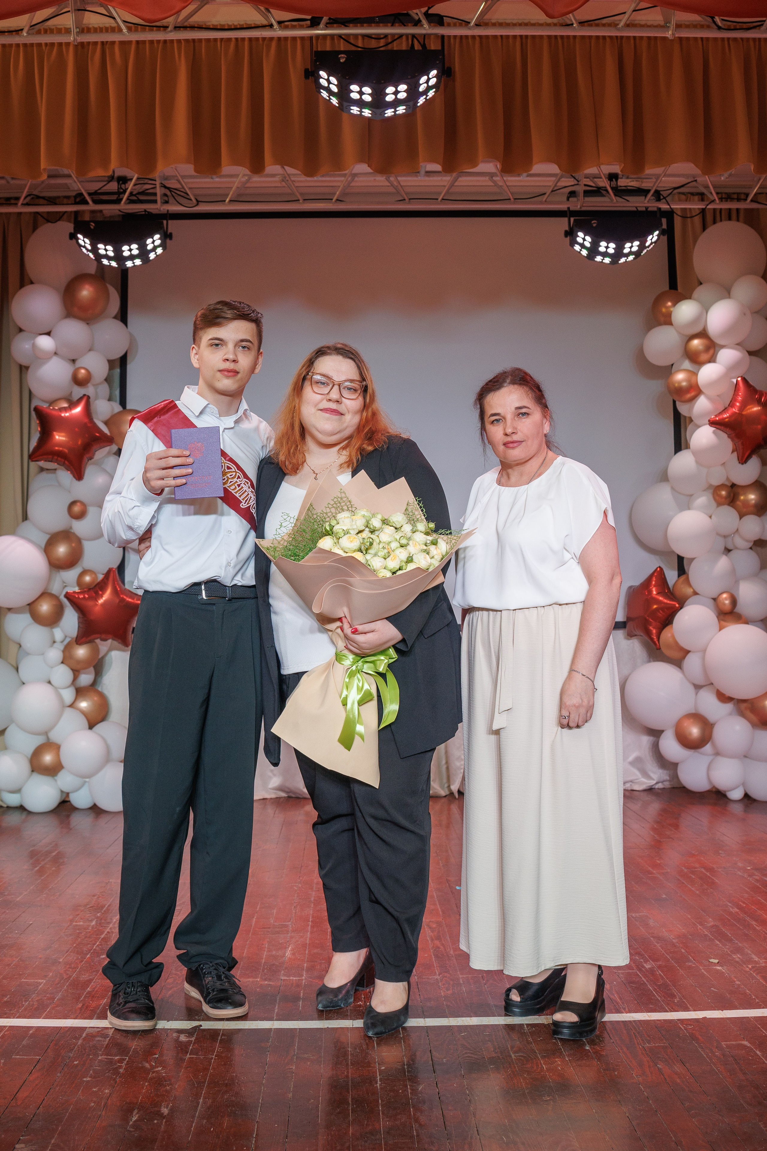 Вручение аттестатов. Свадебный и семейный фотограф в Новосибирске Ирина Дорошкова