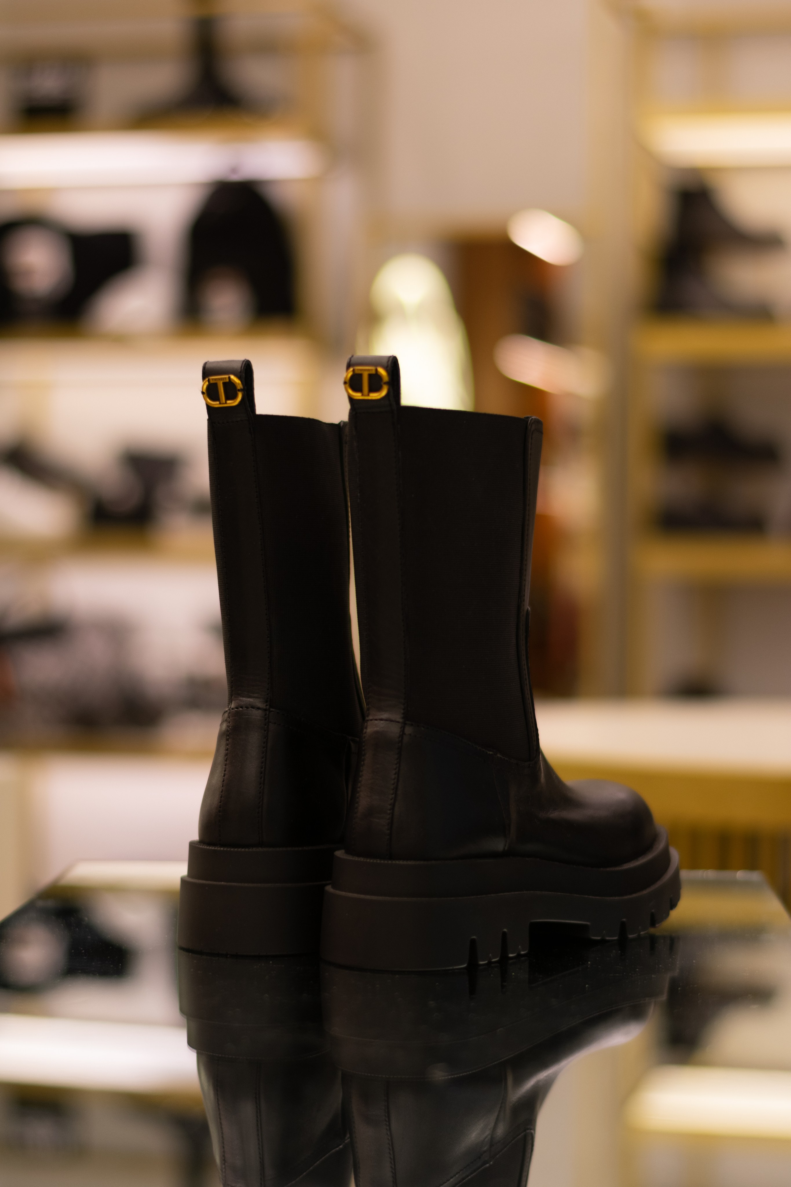 Для организаций. Предметная фотосессия для обувного магазина Capsula. Фотограф/видеограф Богдан Голованов