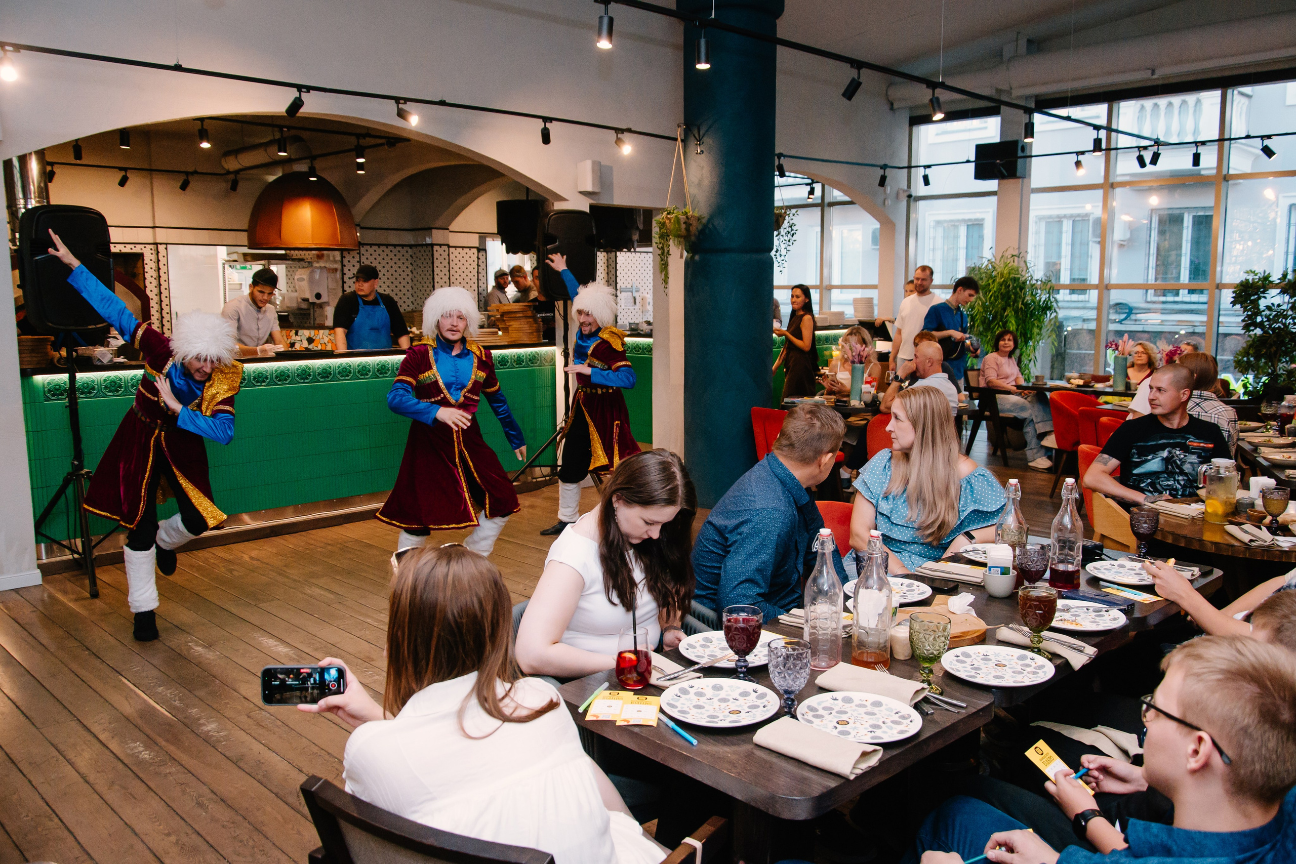 1 год ресторану Аджикинежаль. Фотограф в Челябинске Любовь Денисенко