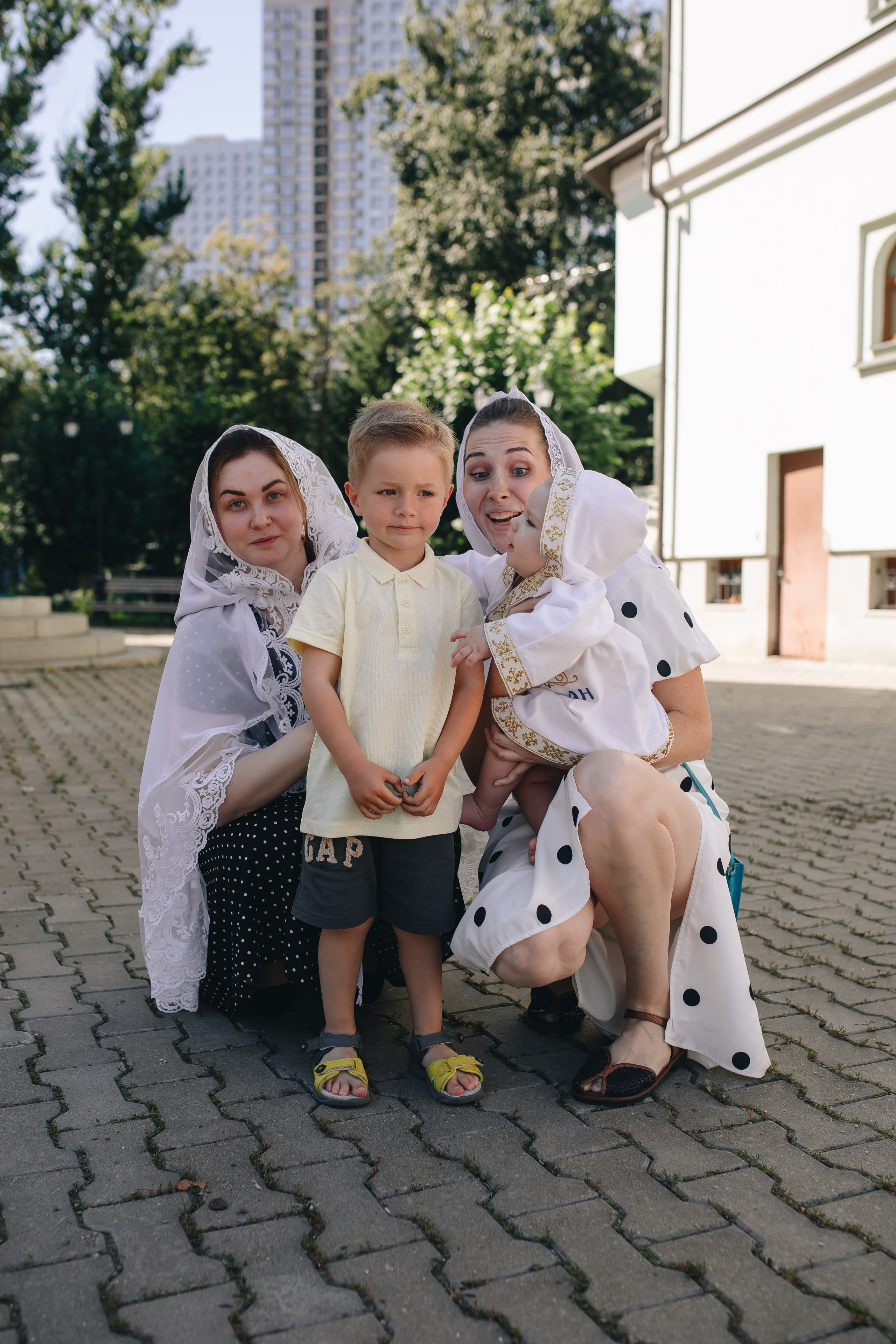 Крещение Ивана в темном храме. Семейный и детский фотограф в Москве Дорогова Екатерина