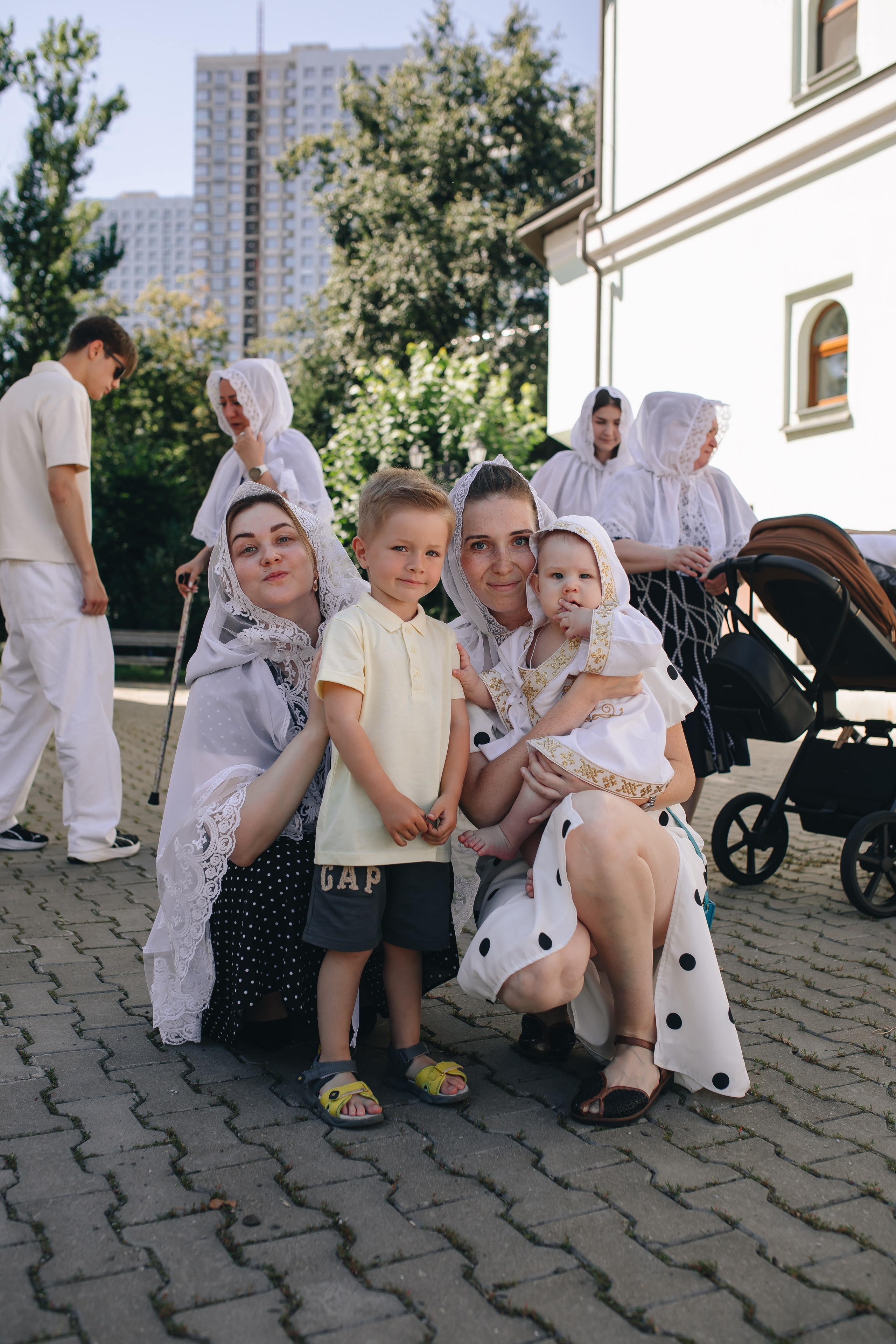 Крещение Ивана в темном храме. Семейный и детский фотограф в Москве Дорогова Екатерина