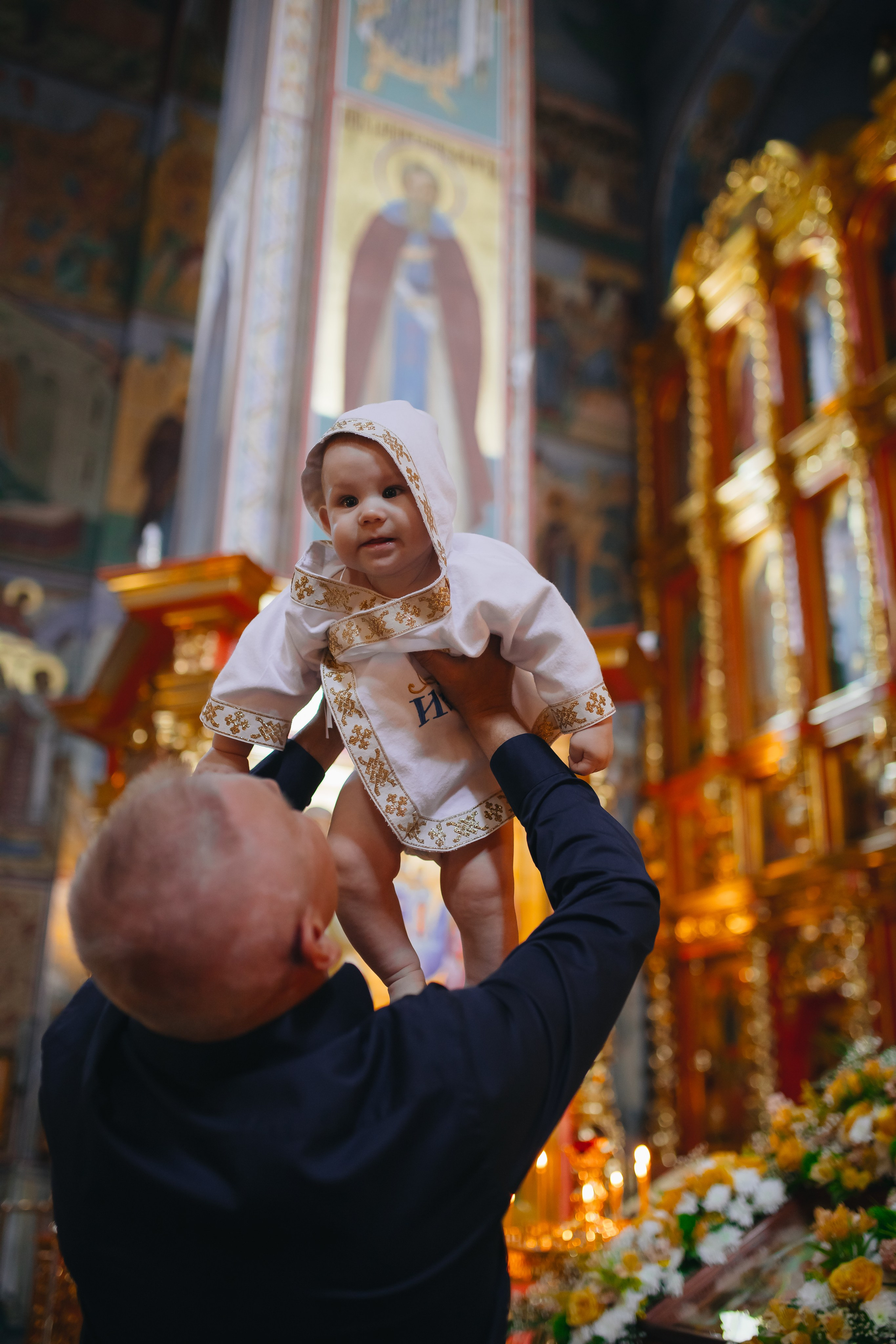 Крещение Ивана в темном храме. Семейный и детский фотограф в Москве Дорогова Екатерина