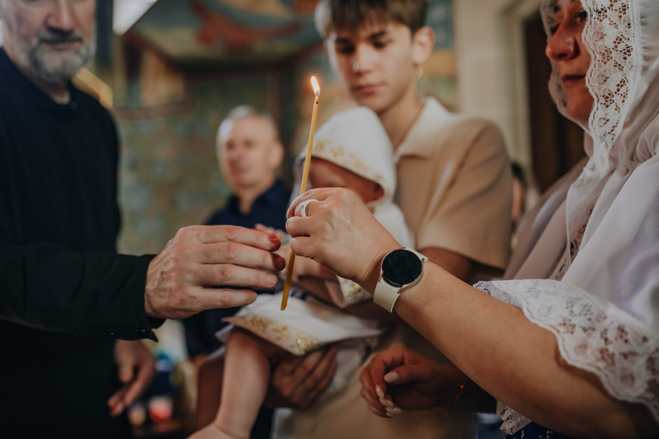 Крещение Ивана в темном храме. Семейный и детский фотограф в Москве Дорогова Екатерина