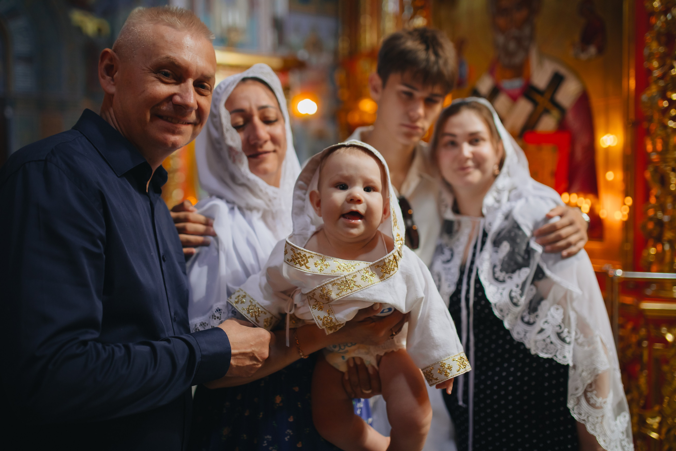 Крещение Ивана в темном храме. Семейный и детский фотограф в Москве Дорогова Екатерина