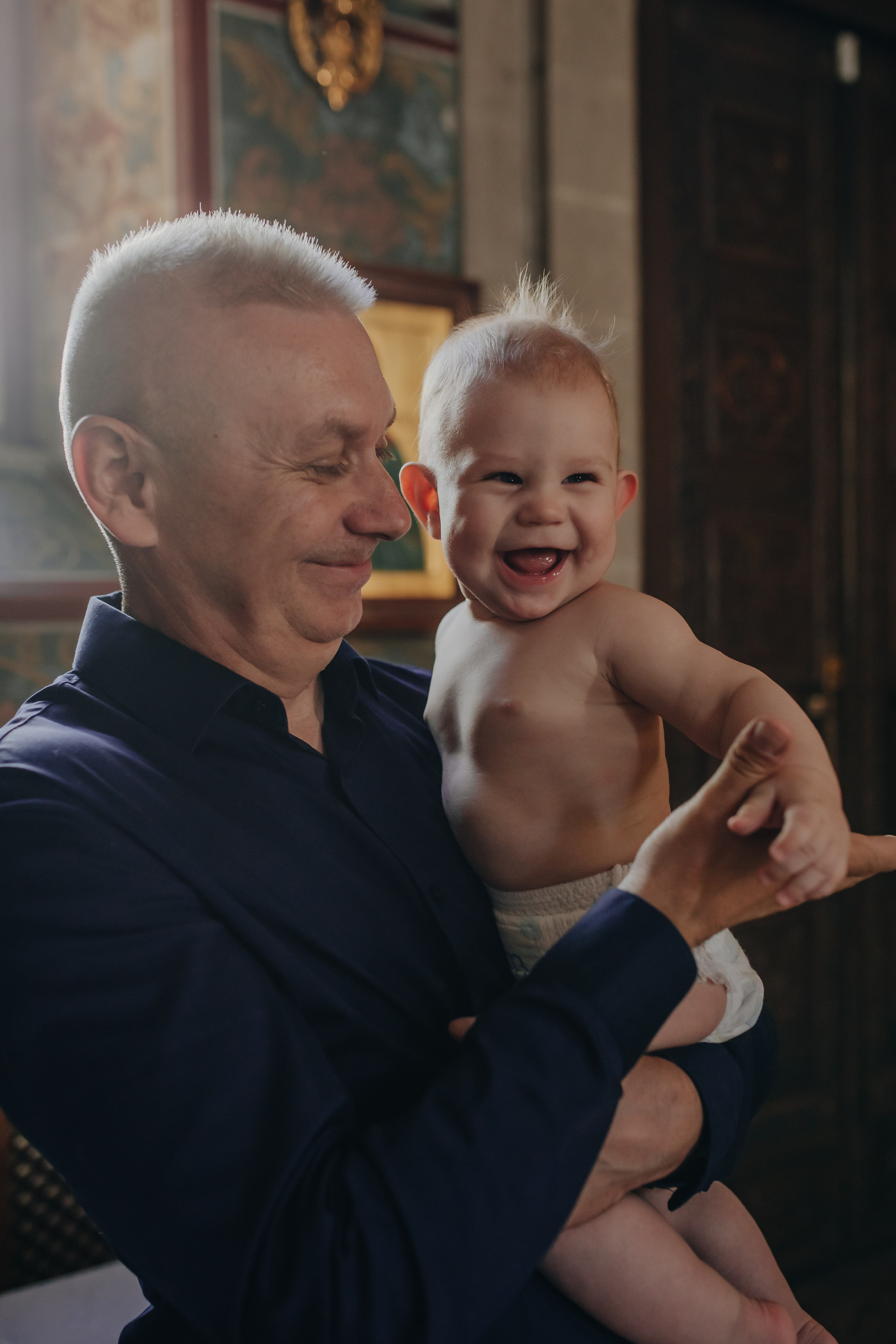 Крещение Ивана в темном храме. Семейный и детский фотограф в Москве Дорогова Екатерина