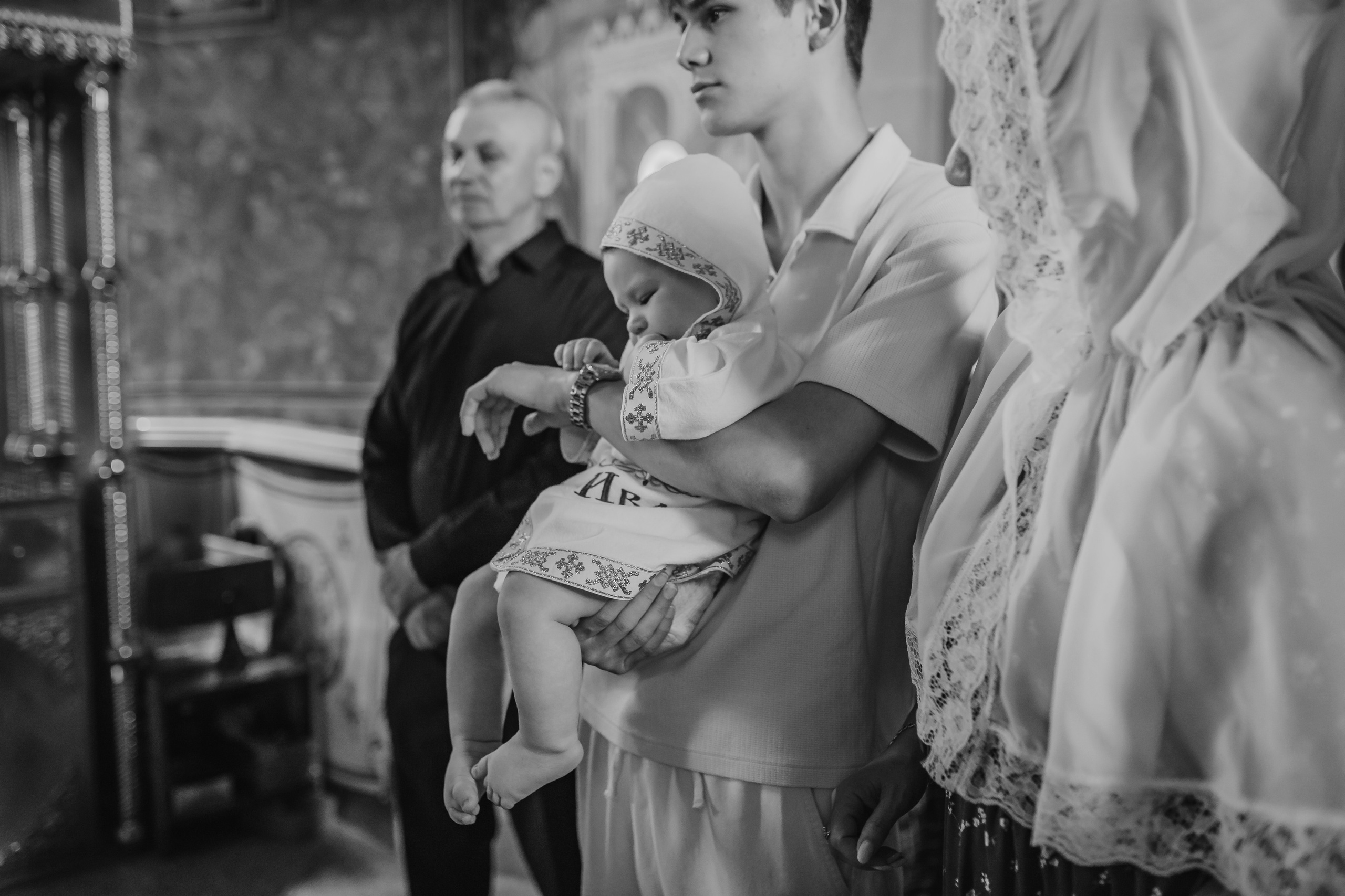 Крещение Ивана в темном храме. Семейный и детский фотограф в Москве Дорогова Екатерина