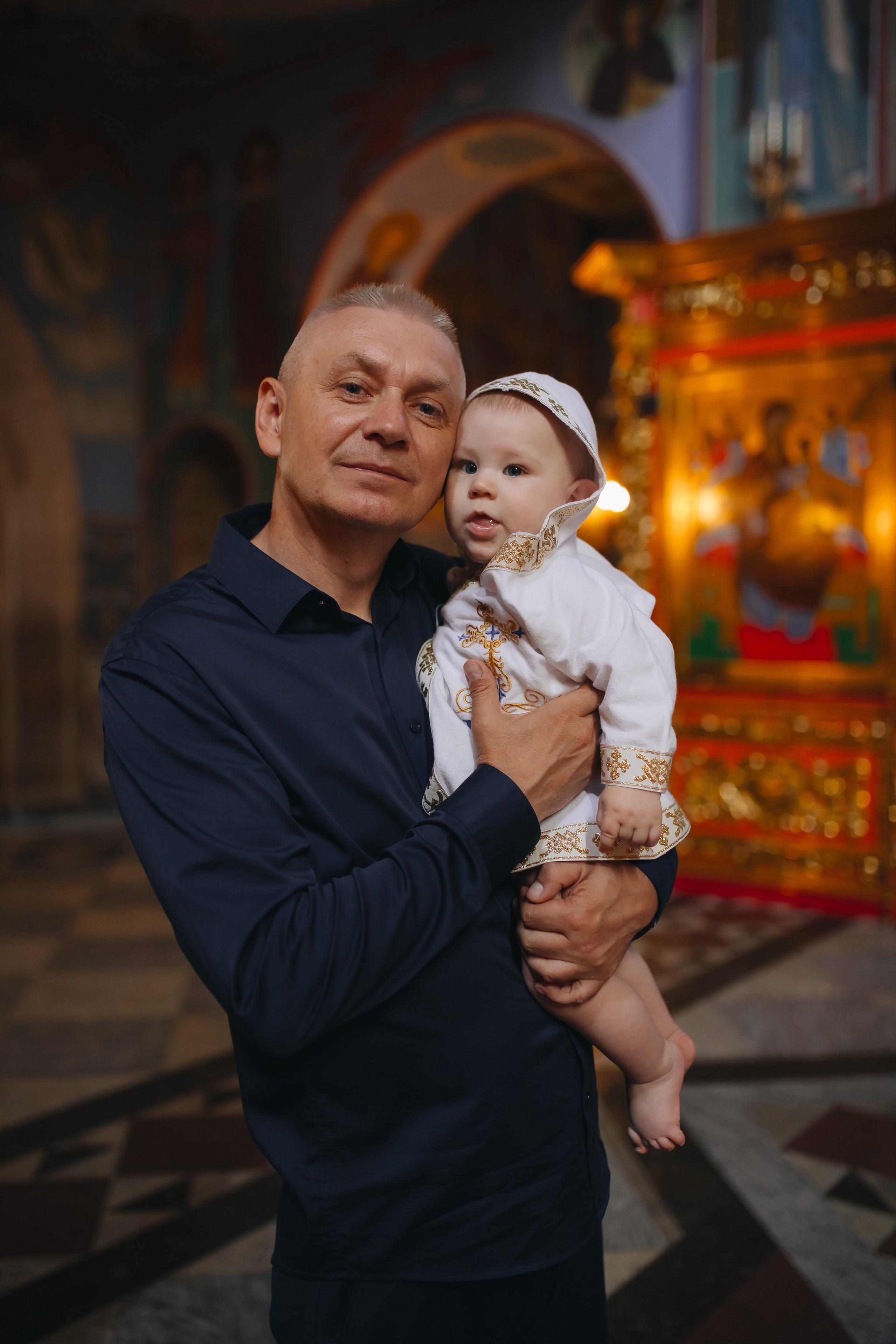 Крещение Ивана в темном храме. Семейный и детский фотограф в Москве Дорогова Екатерина