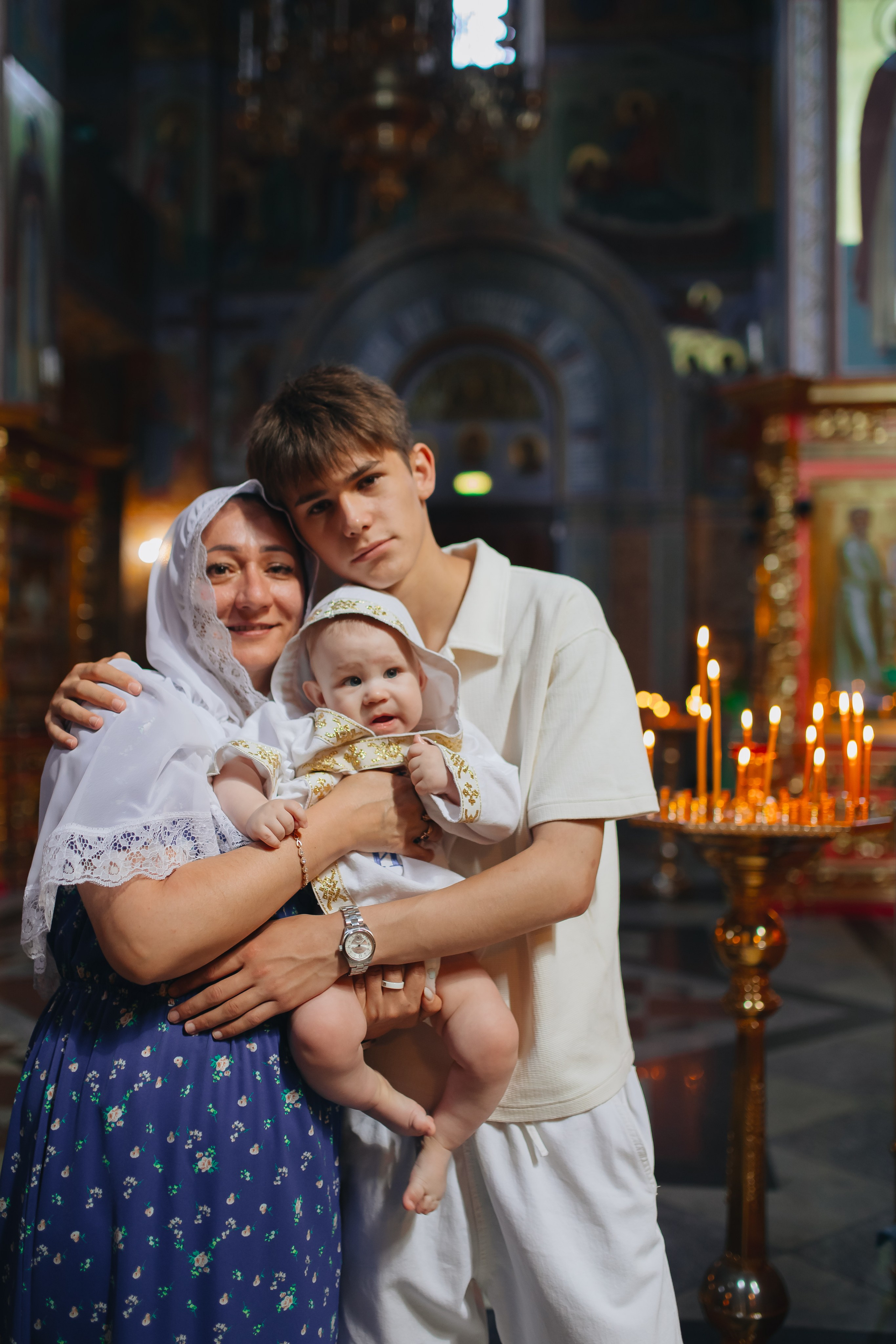 Крещение Ивана в темном храме. Семейный и детский фотограф в Москве Дорогова Екатерина