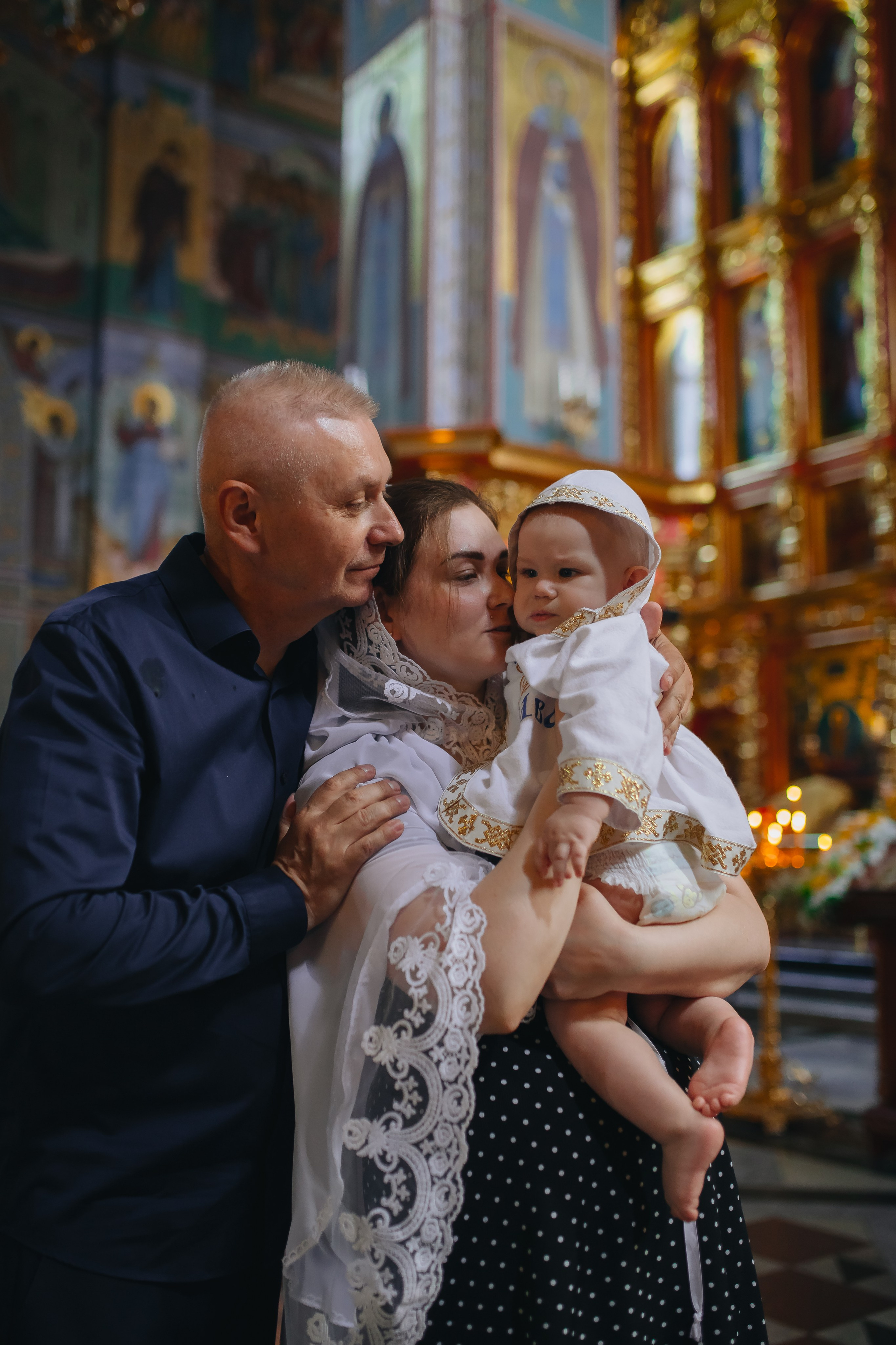 Крещение Ивана в темном храме. Семейный и детский фотограф в Москве Дорогова Екатерина