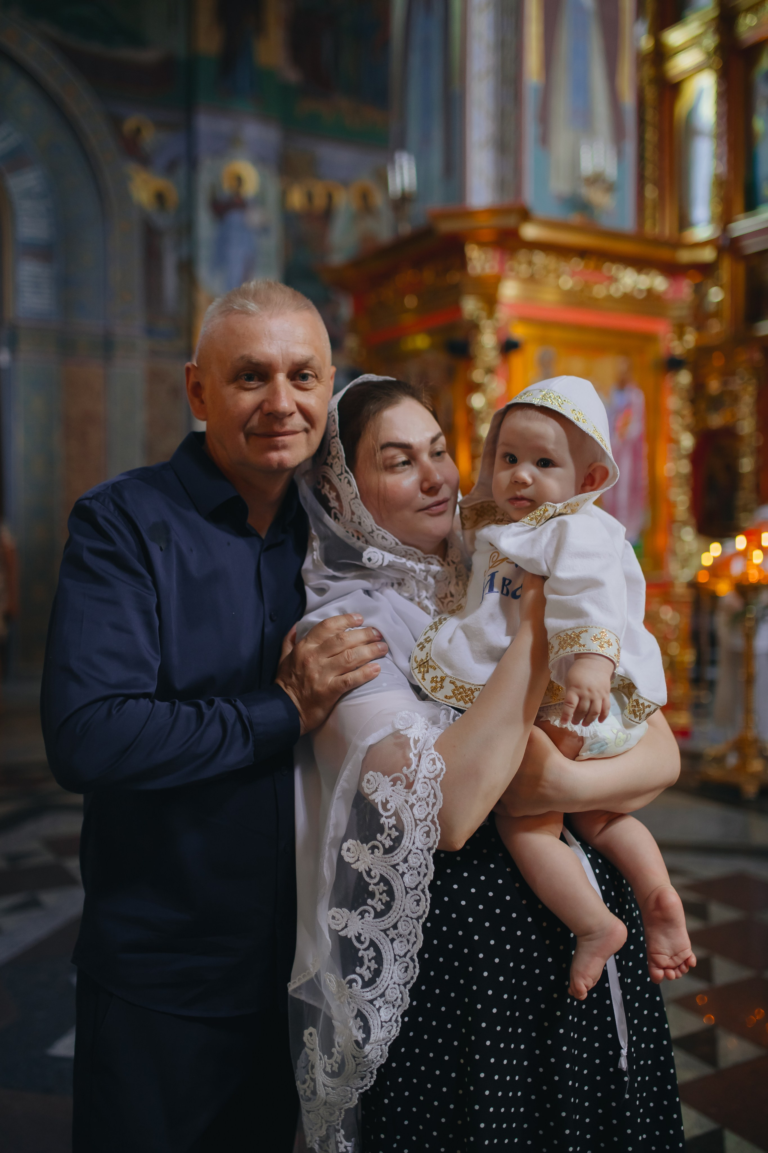 Крещение Ивана в темном храме. Семейный и детский фотограф в Москве Дорогова Екатерина