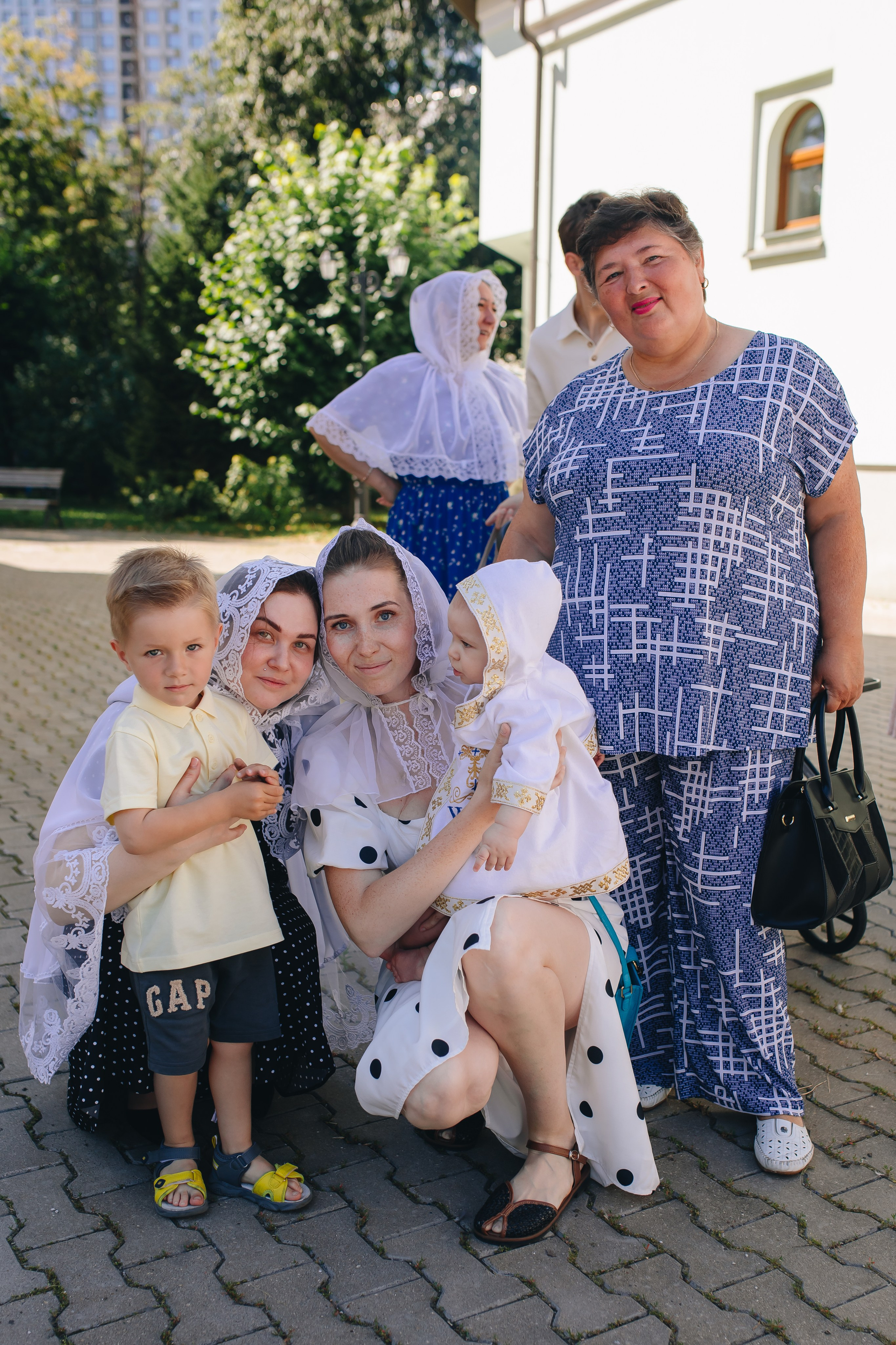 Крещение Ивана в темном храме. Семейный и детский фотограф в Москве Дорогова Екатерина