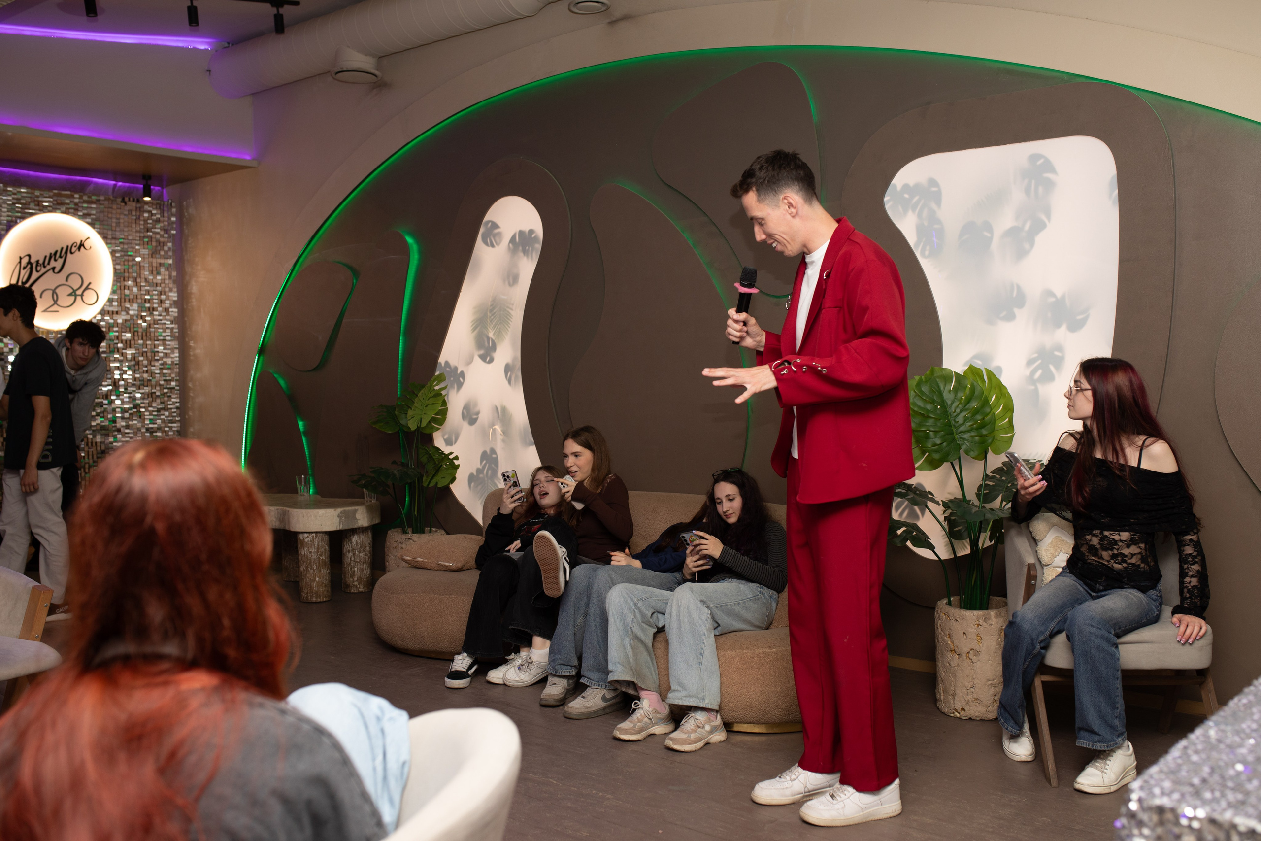 Выпускной 9-го класса в лофте Август. Семейный и детский фотограф в Москве Дорогова Екатерина