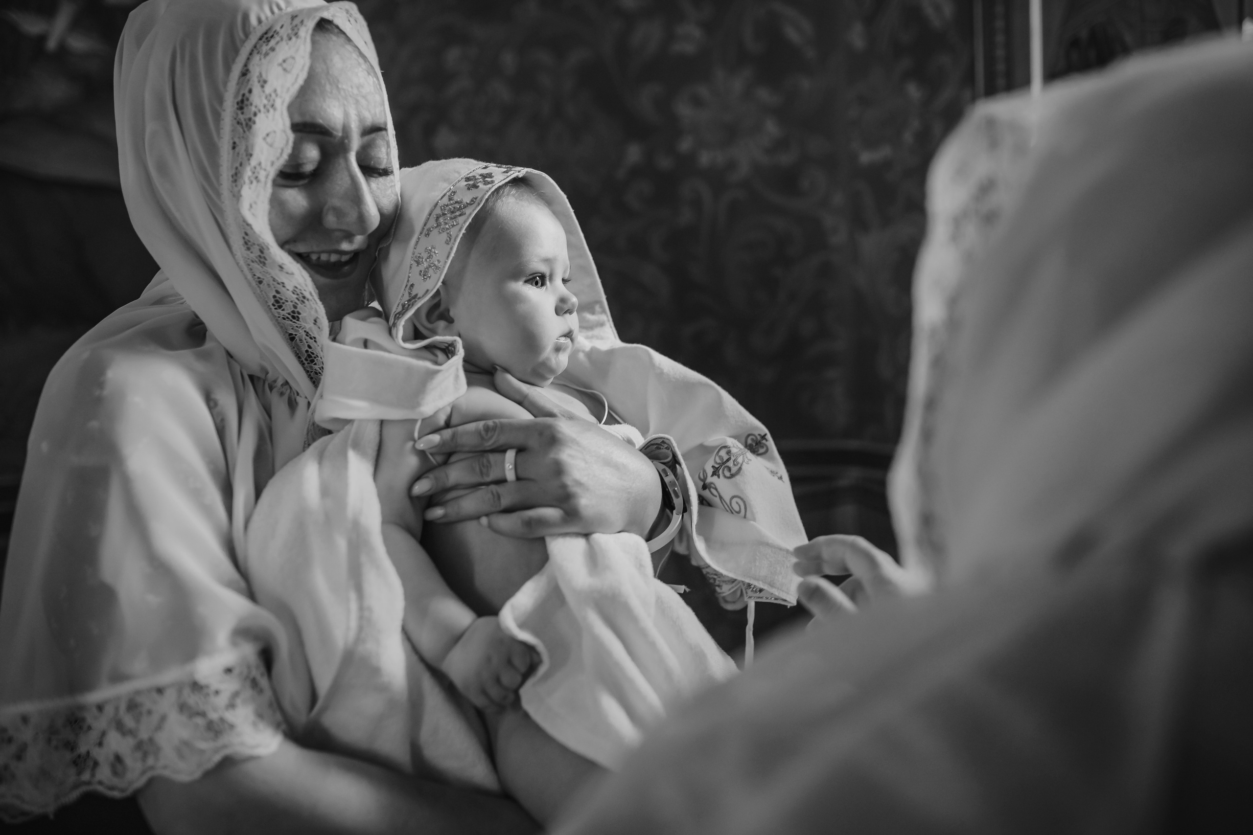 Крещение Ивана в темном храме. Семейный и детский фотограф в Москве Дорогова Екатерина