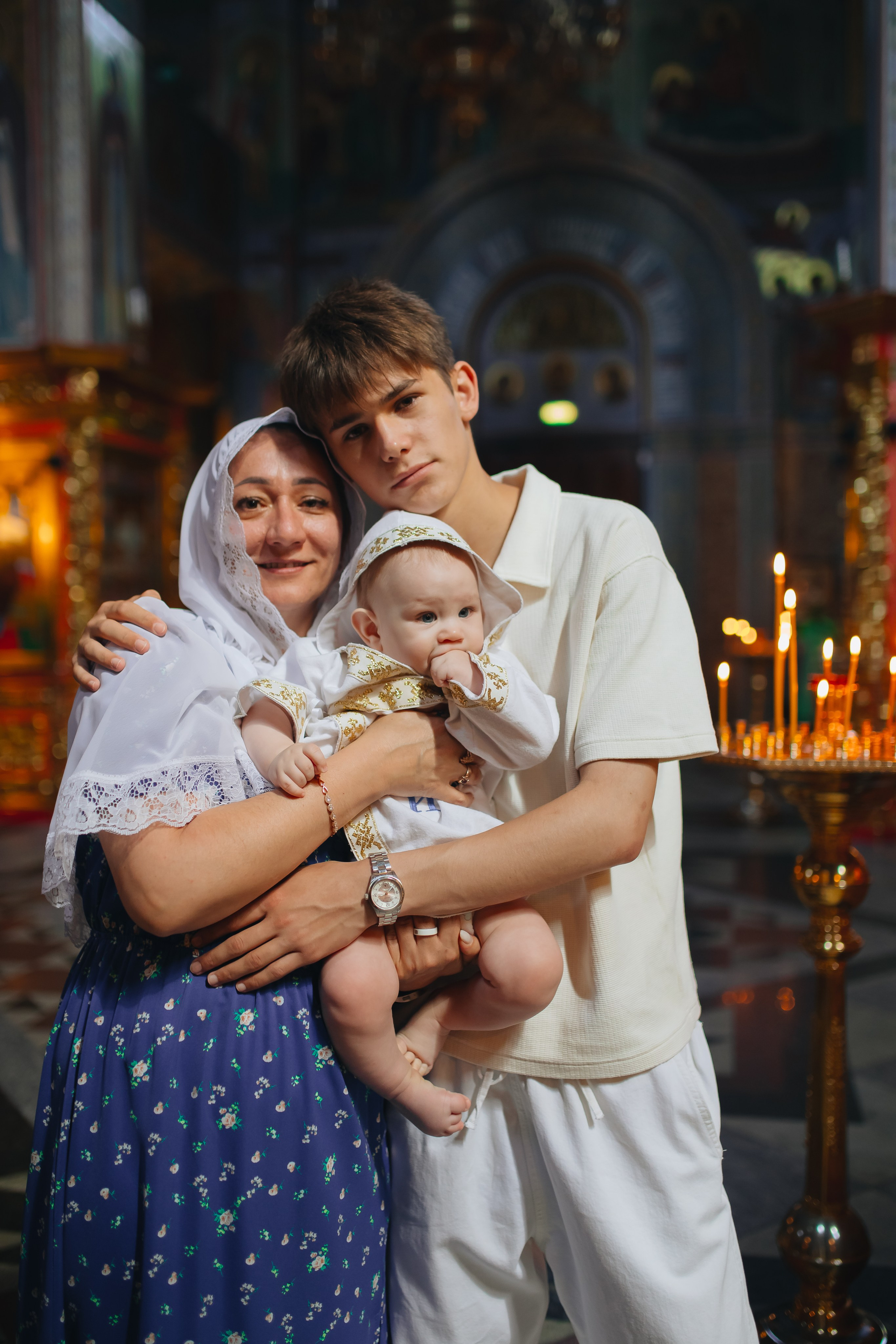 Крещение Ивана в темном храме. Семейный и детский фотограф в Москве Дорогова Екатерина