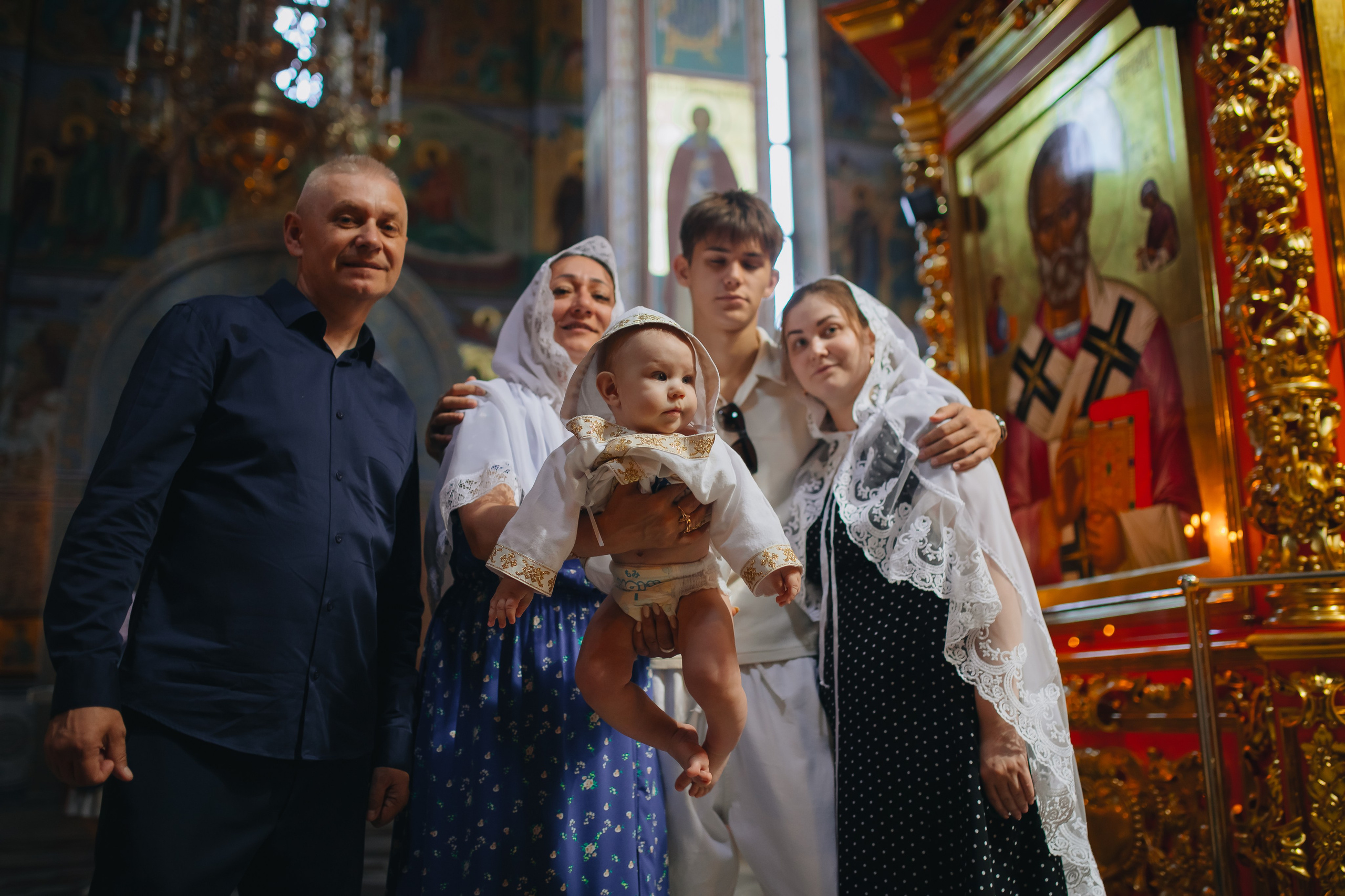 Крещение Ивана в темном храме. Семейный и детский фотограф в Москве Дорогова Екатерина