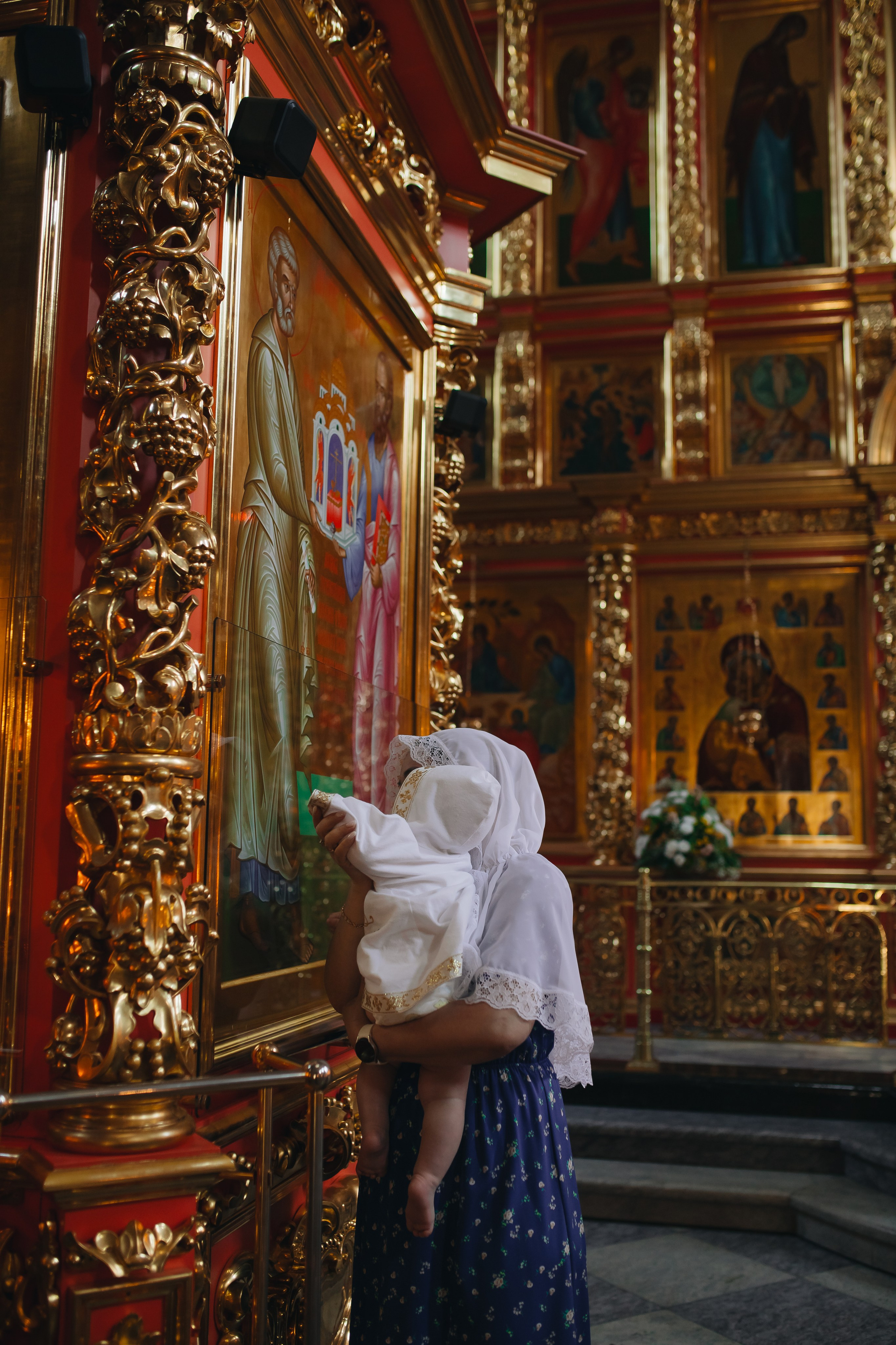 Крещение Ивана в темном храме. Семейный и детский фотограф в Москве Дорогова Екатерина