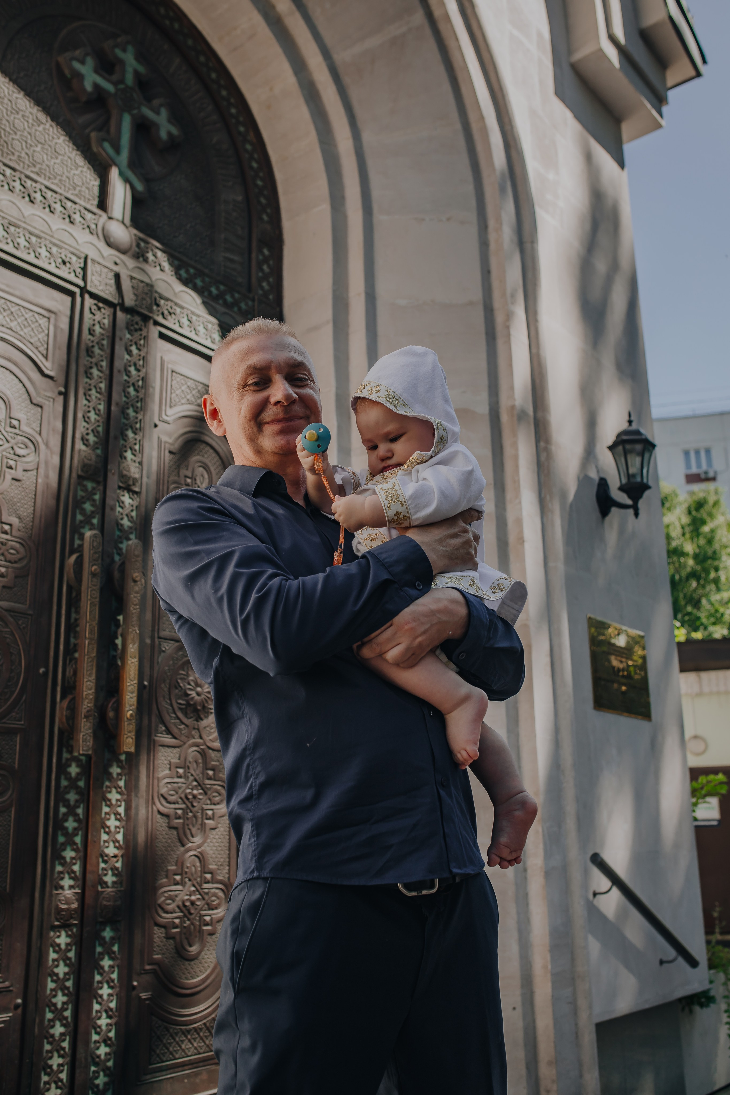 Крещение Ивана в темном храме. Семейный и детский фотограф в Москве Дорогова Екатерина