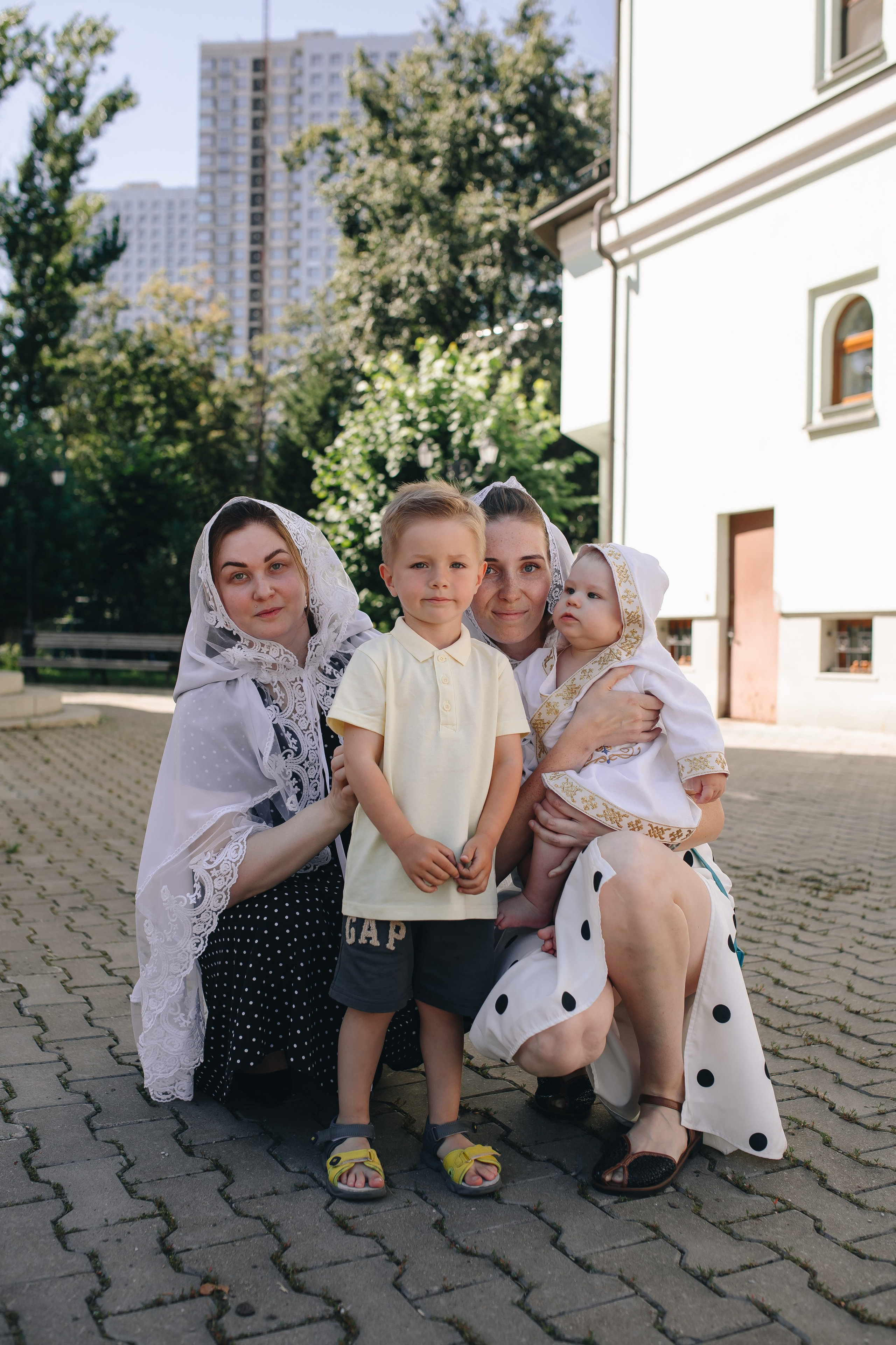 Крещение Ивана в темном храме. Семейный и детский фотограф в Москве Дорогова Екатерина
