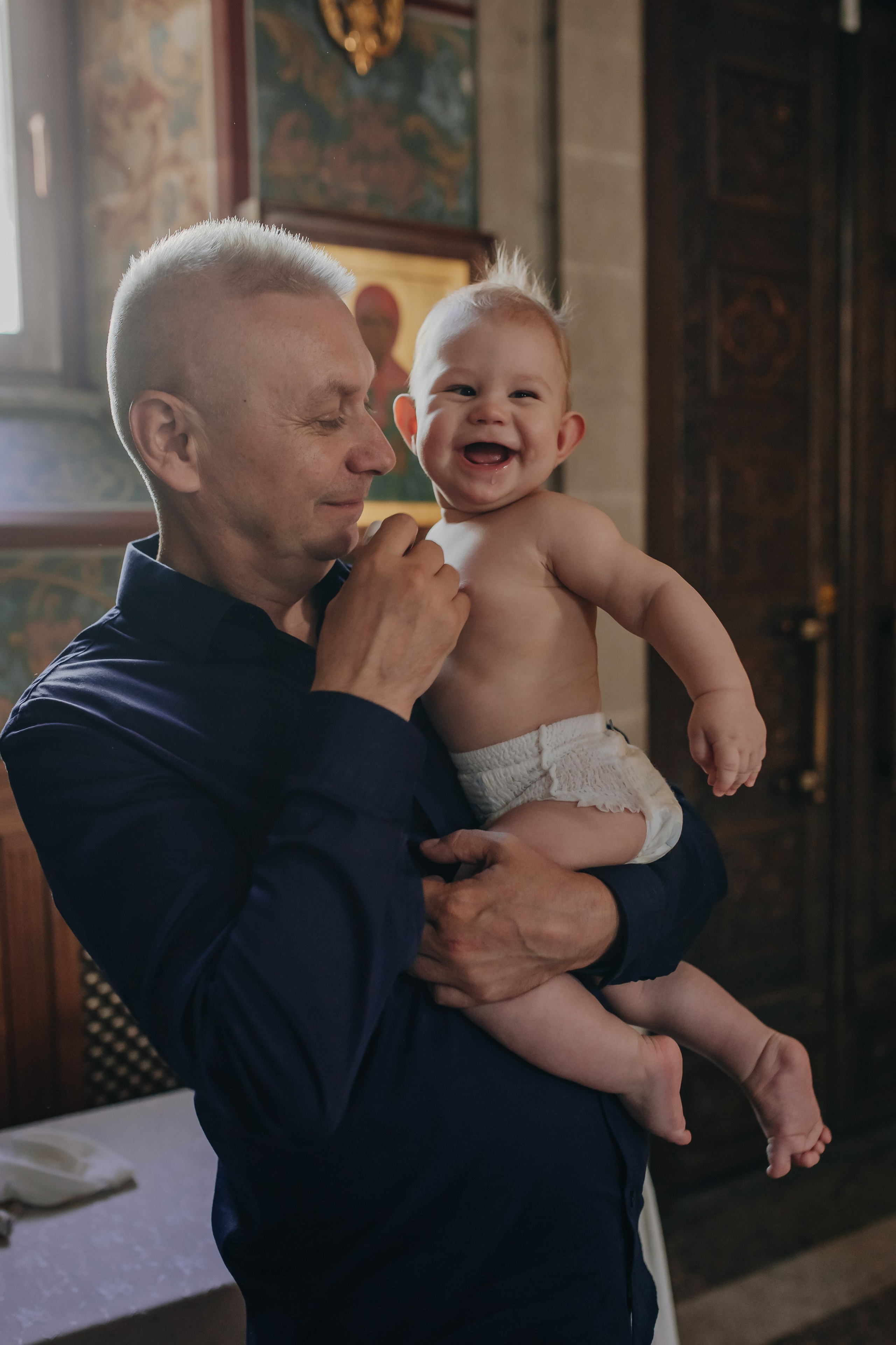 Крещение Ивана в темном храме. Семейный и детский фотограф в Москве Дорогова Екатерина