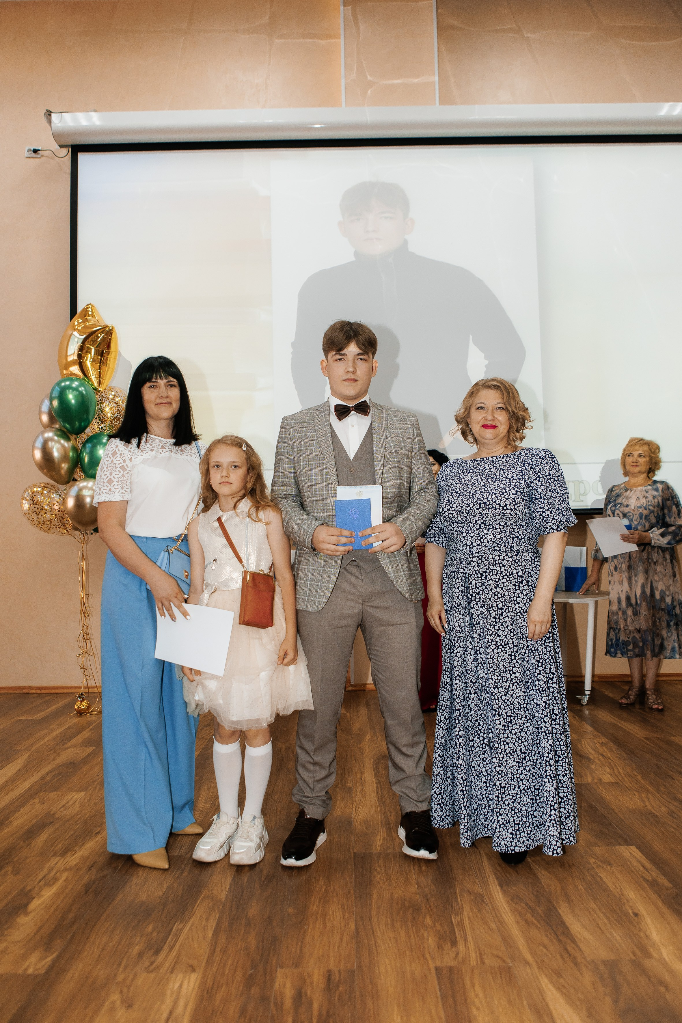 Выпускной Гимназия 12 2024 г. Свадебный и портретный Фотограф в Липецке Дмитрий Котюков