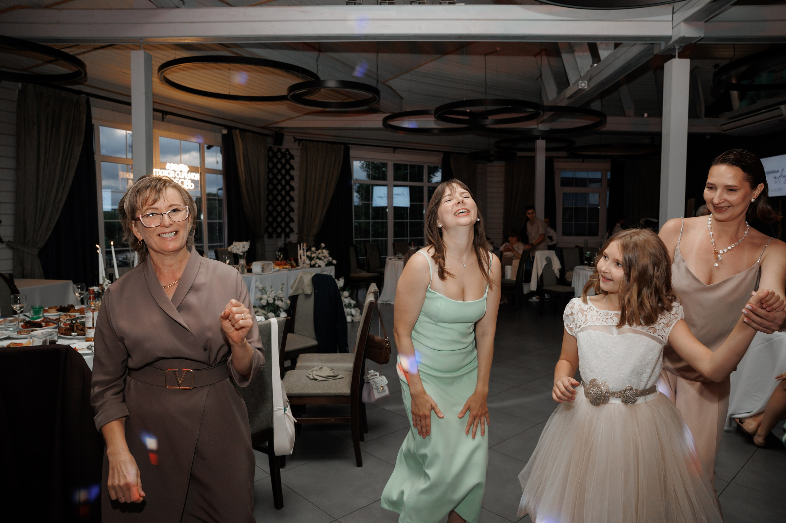 Регистрация в отеле Fish Point, ЗАГС Бутово, прогулка в Остафьево. Свадебный и репортажный фотограф (Москва, Королев и другие)