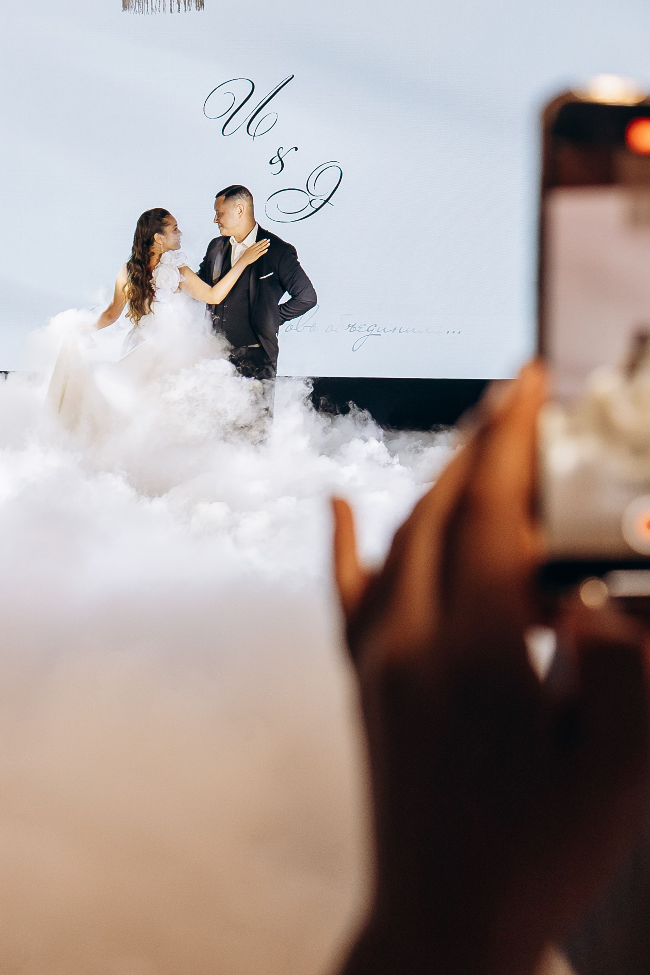 танец жениха и невесты фото. свадебный банкет в Казани. Площадка Веранда Лес. Свадебный фотограф Казань