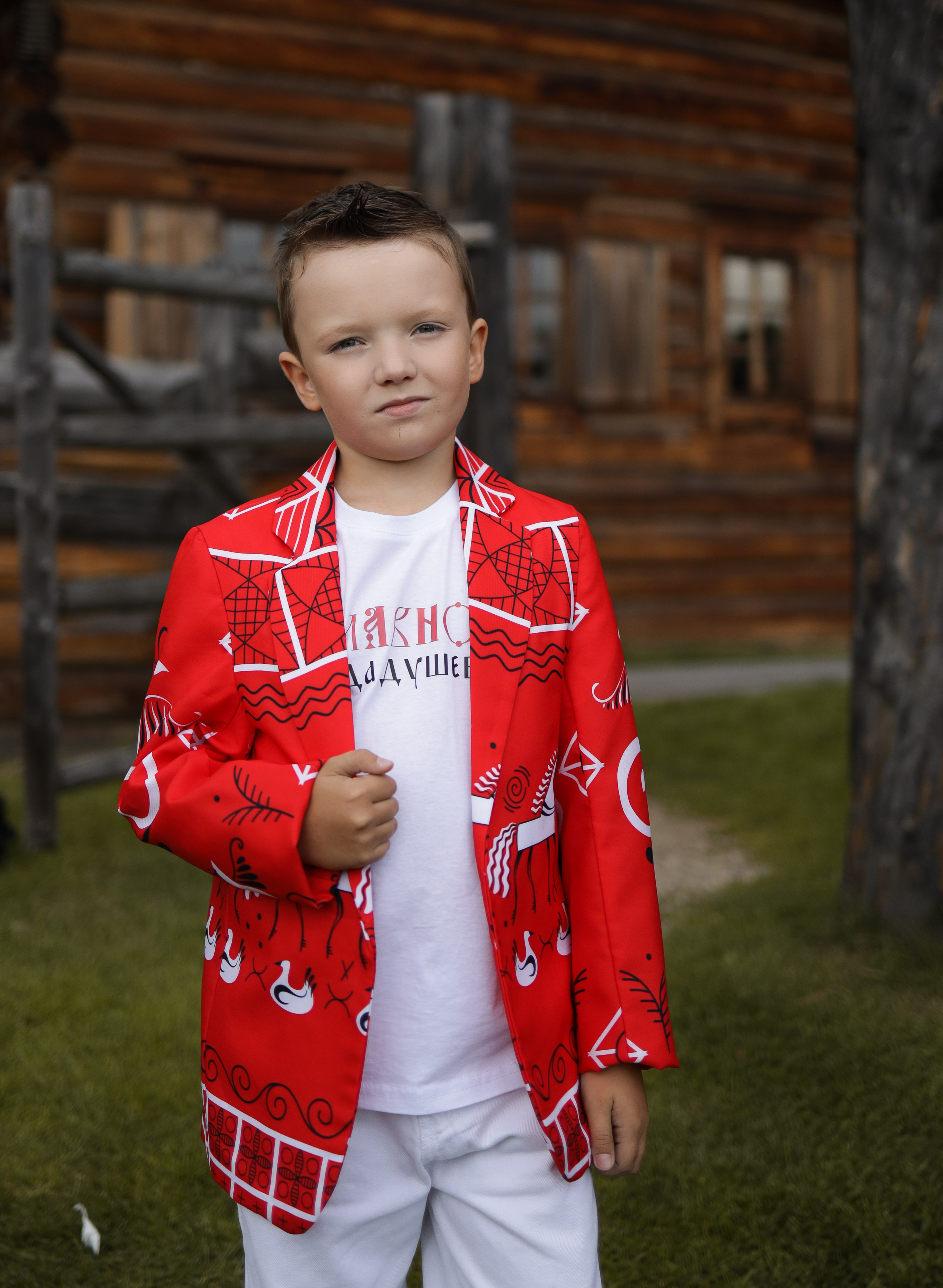 Пиджак на мальчика с орнаментом " мезенская роспись" , на рост 134 см.