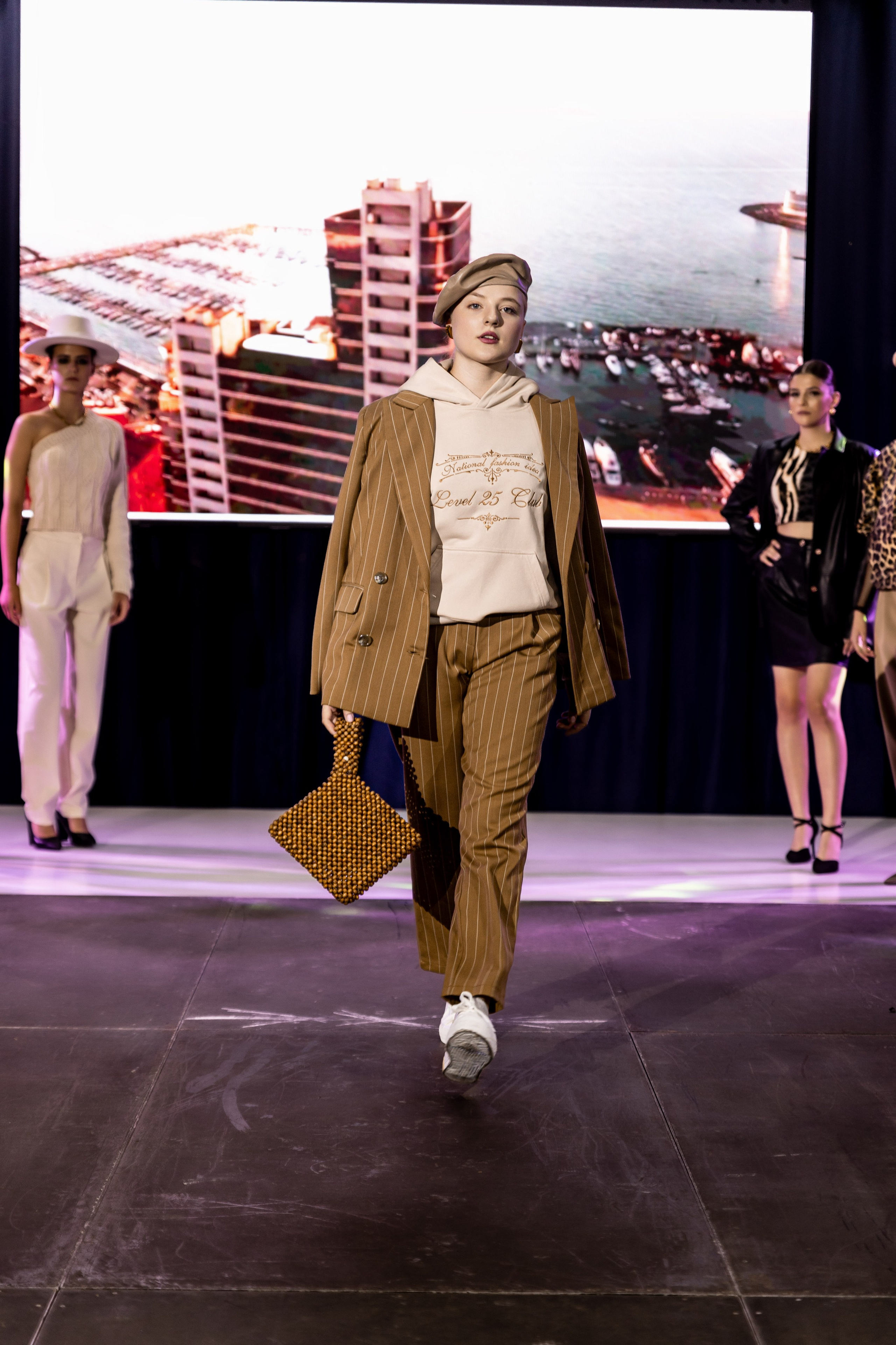 Модное шоу «Fashion V»