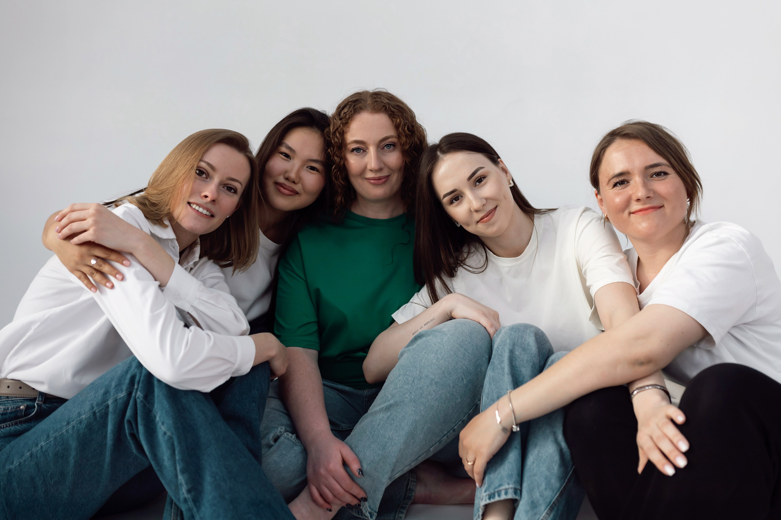 Групповая фотосессия благотворительного проекта в 23 Studio. Интерьерный, предметный и контент фотограф в Иркутске Наталья Карпова