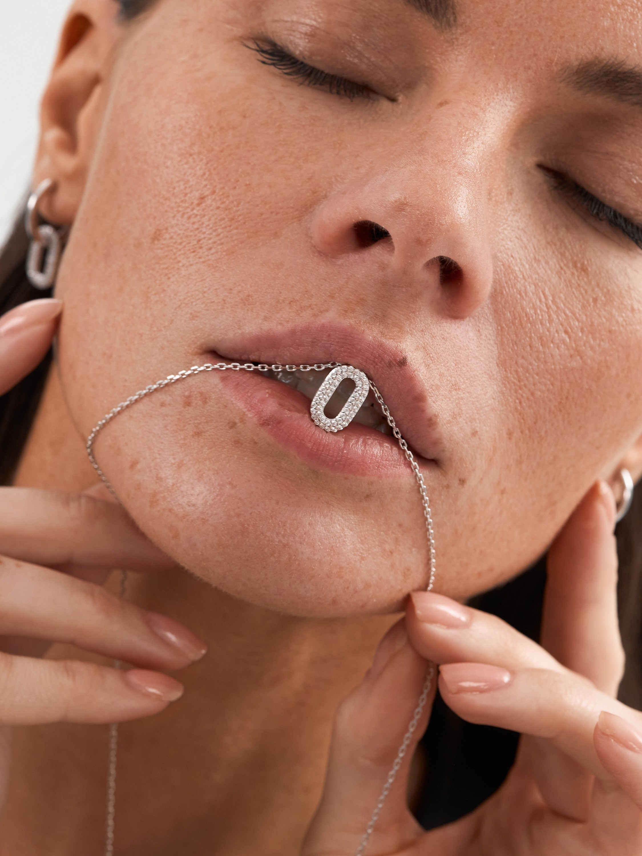 Фотосъемка ювелирных украшений Екатеринбург бижутерия Wildberries ВБ Ozon Озон предметная съемка Екб заказать цена фотосъемка товара WB. Фотограф Екатеринбург Анастасия Жерновская | Маркетплейсы и нейрофото