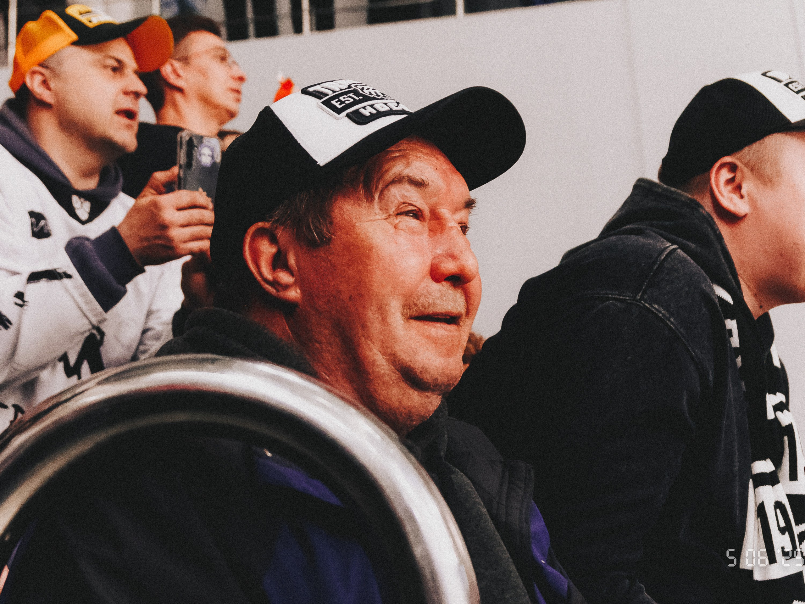 ТРАКТОР Х ДИНАМО (атмосфера). Репортажный фотограф Макс Брагин