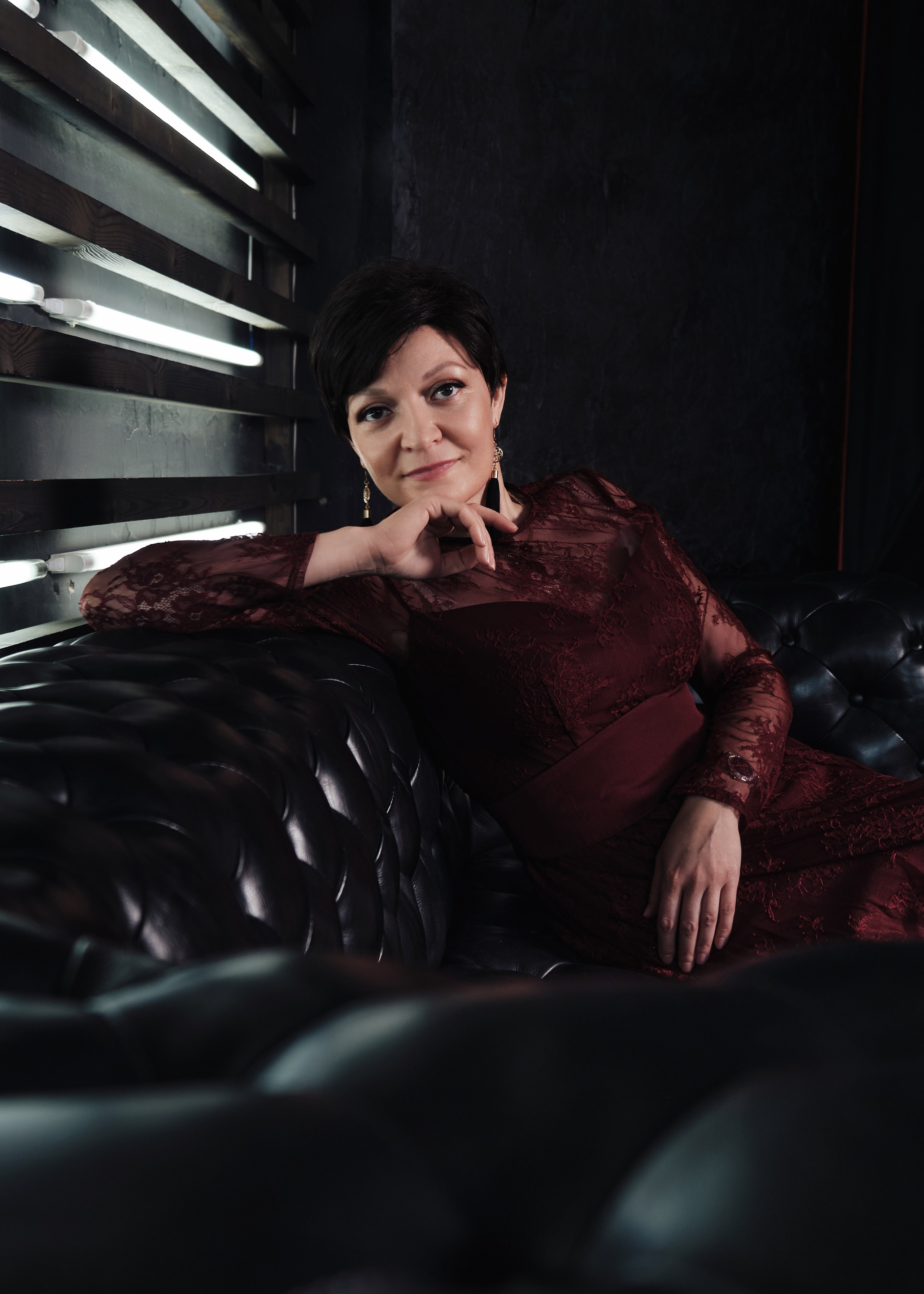 Семейная фотосессия мамы и двух дочек. Портретный фотограф на новый год в Москве Виктория Колышева