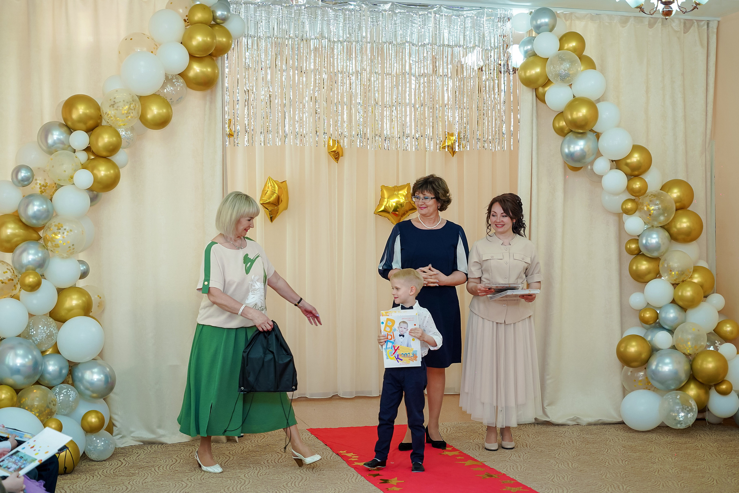 Фотосъемка видеосъёмка фотограф видеооператор новогодних утренников  в. Фотограф, видеооператор Нина Коршунова