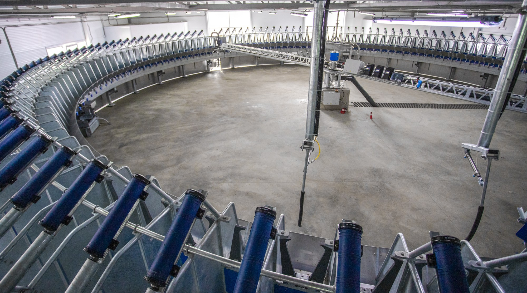 Открытие карусели для дойки скота. Репортажный, промышленный и маркетплейс-фотограф Дмитрий Чернат