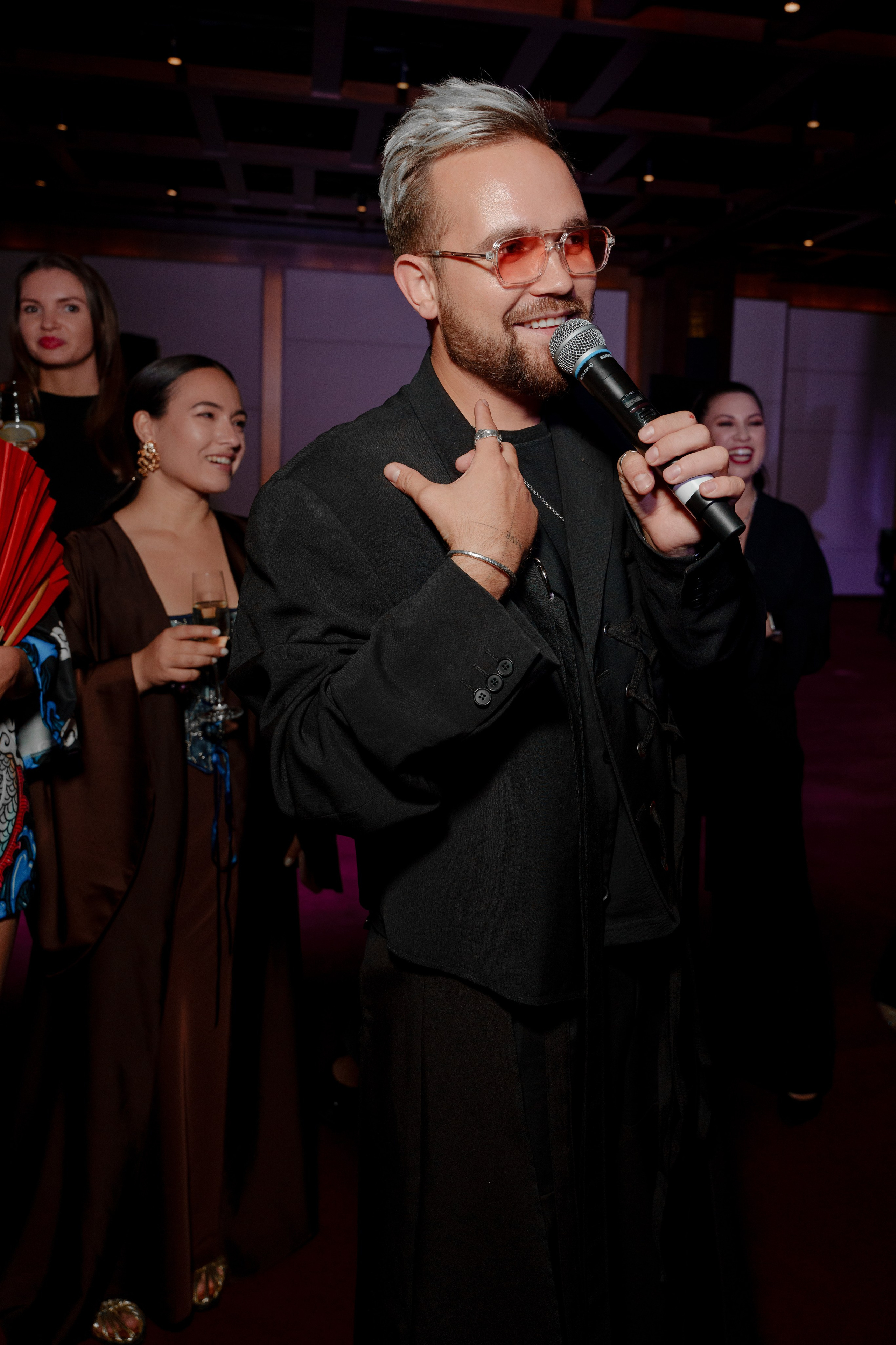 Репортажный фотограф на день рождения в ресторане KAI. Репортажный фотограф Москва Сергей Дружинин