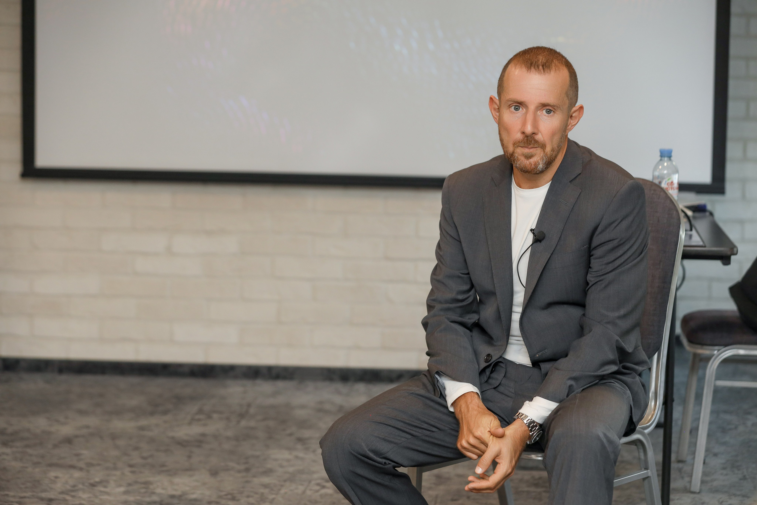 Игорь Рызов деловая встреча. Фотограф Антон Чупринин