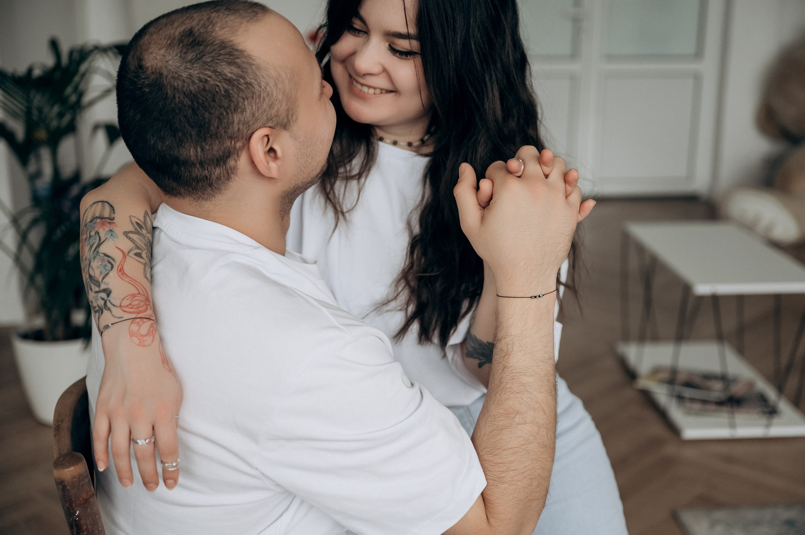 Веселая и живая фотосессия для двоих в фотостудии в Мытищах. Свадебный и семейный фотограф Виктория Носачёва. Щелково, Москва и МО