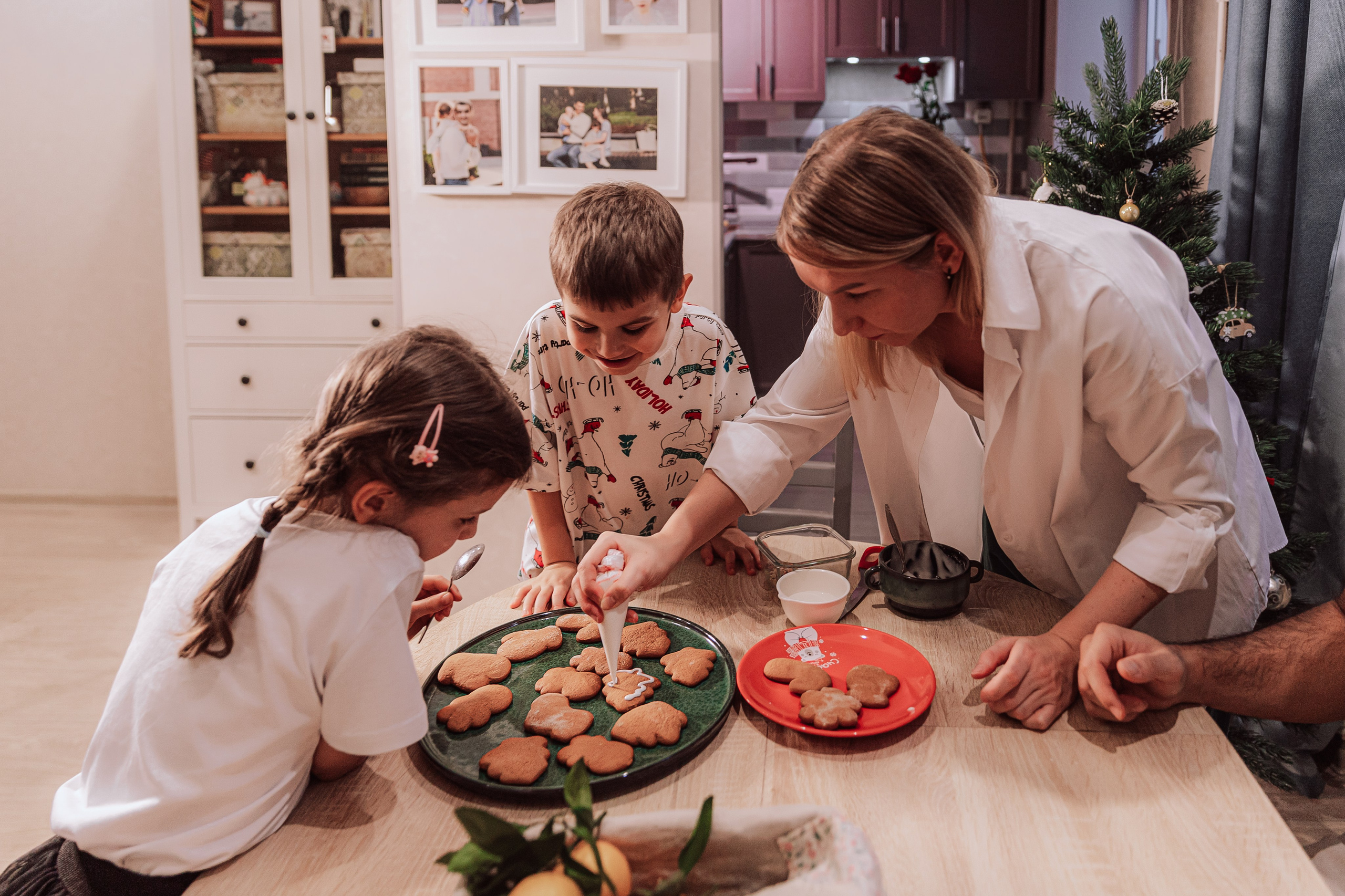 Домашняя семейная новогодняя фотосессия. Семейный и детский фотограф в Мурманске Карина Березина