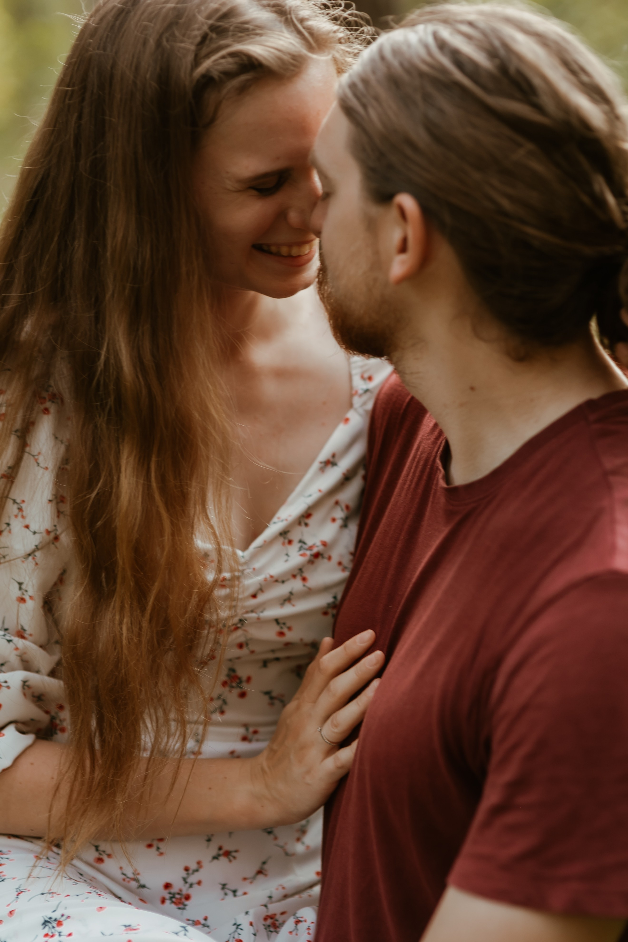 Атмосферная съемка Маши и Лёши в лесу наедине с природой. Свадебный и репортажный фотограф в Ярославле и Санкт-Петербурге Роман Микрюков