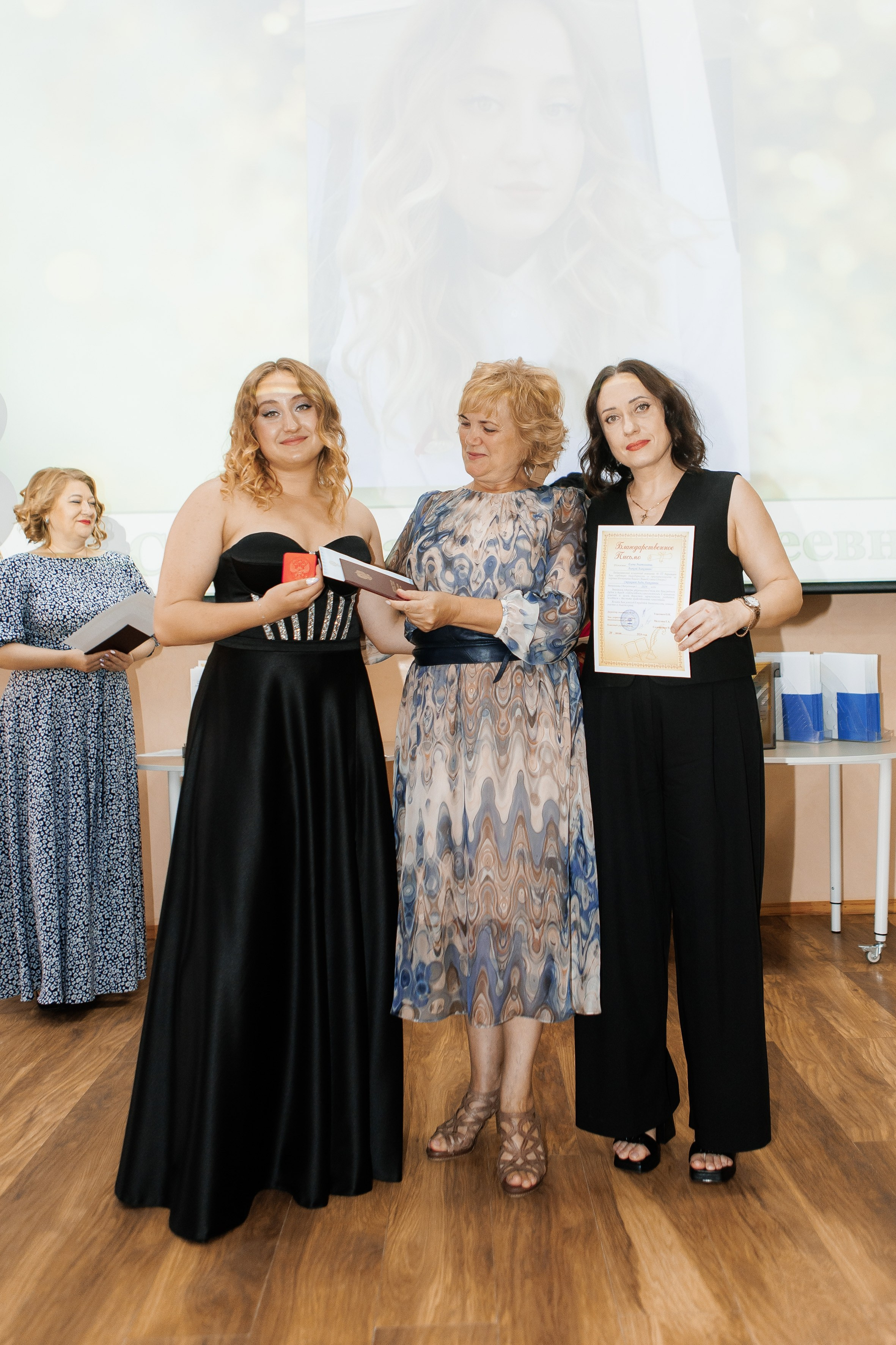 Выпускной Гимназия 12 2024 г. Свадебный и портретный Фотограф в Липецке Дмитрий Котюков