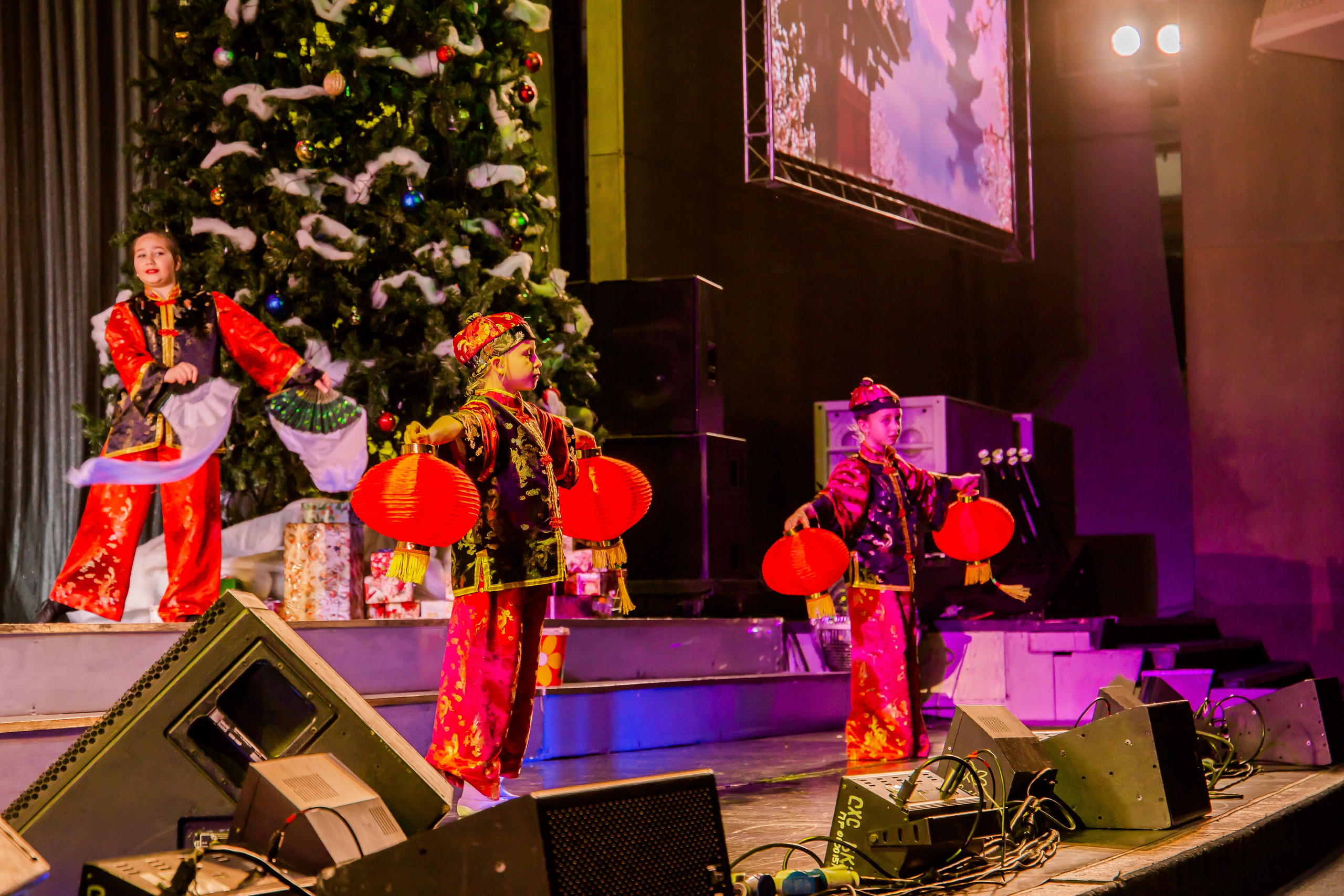 Репортаж — детская елка в БКЗ. Свадебный и семейный фотограф в Санкт-Петербурге Макеева Наталья