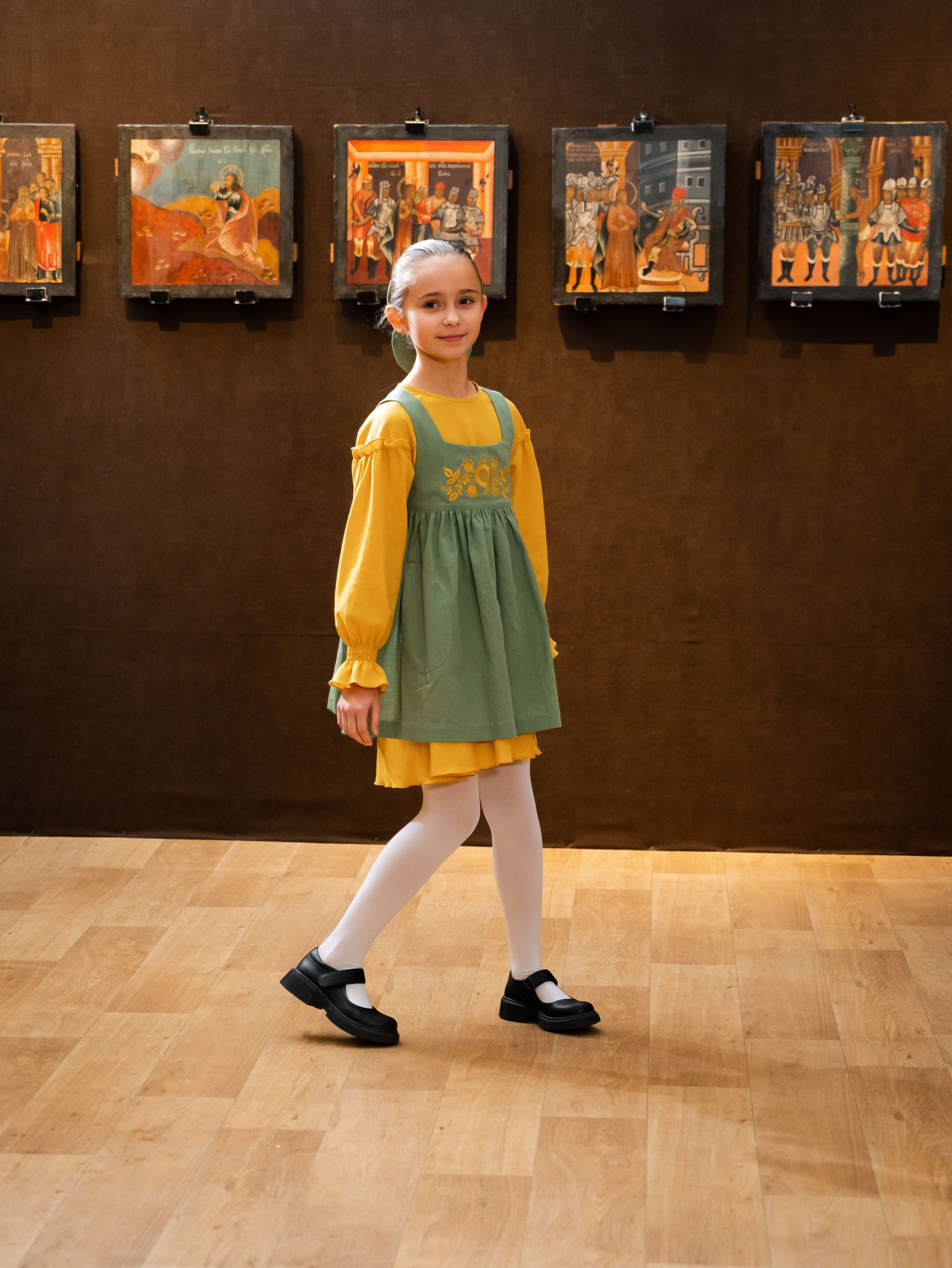 Показ одежды в рамках выставки «105. Лучшее». Фотограф Москва